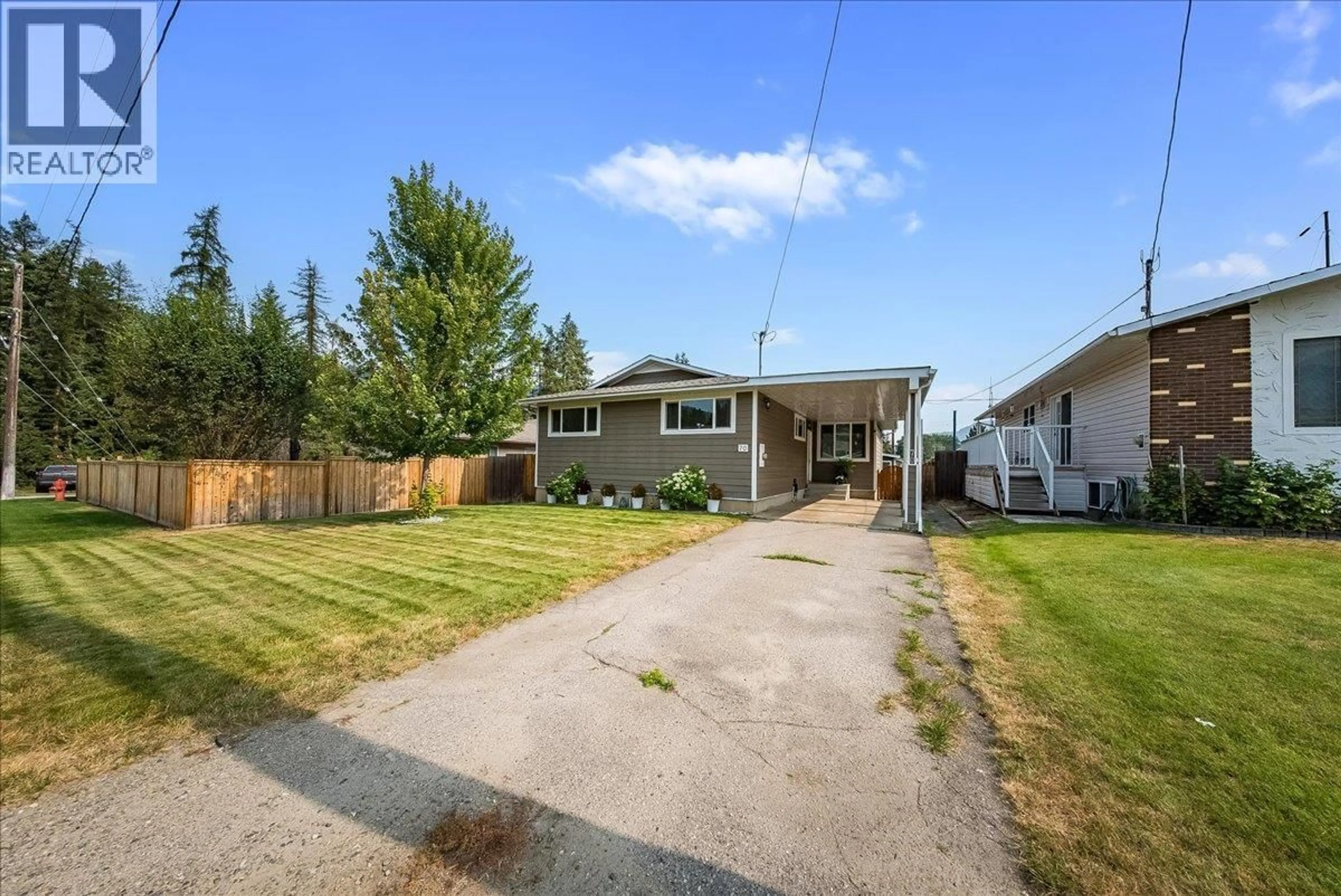 A pic from outside/outdoor area/front of a property/back of a property/a pic from drone, street for 70 WALNUT AVENUE, Fruitvale British Columbia V0G1L0