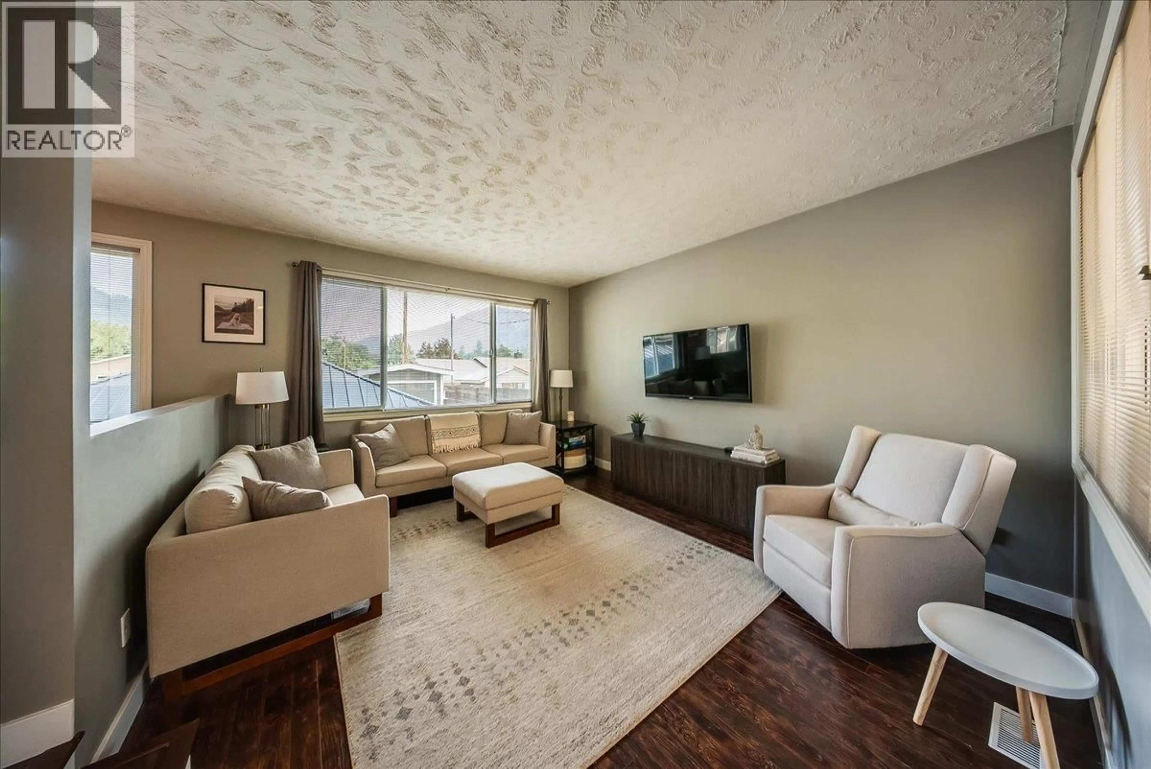 Living room with furniture, unknown for 70 WALNUT AVENUE, Fruitvale British Columbia V0G1L0