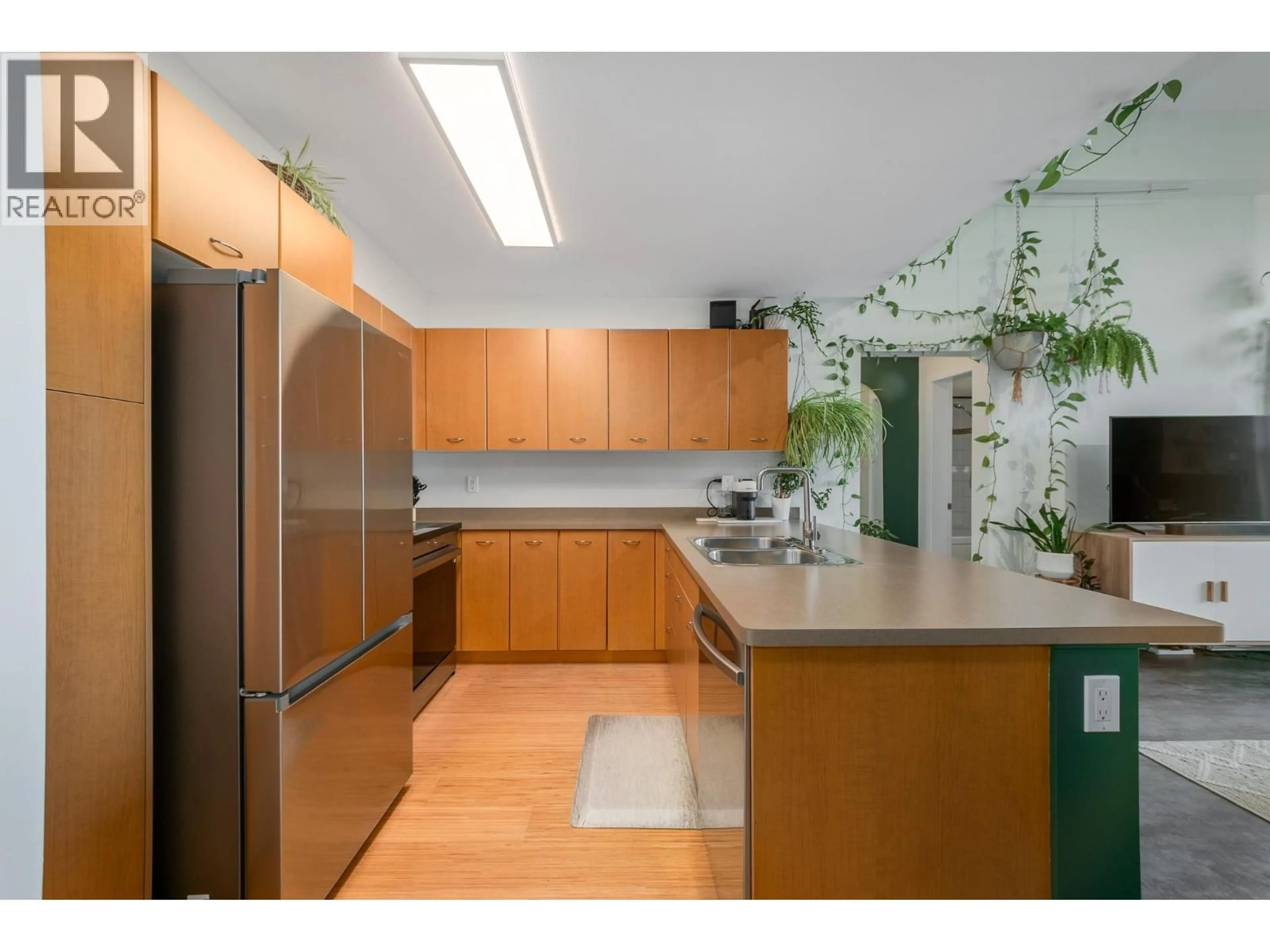 Standard kitchen, unknown for 417 - 533 YATES ROAD, Kelowna British Columbia V1V2T7