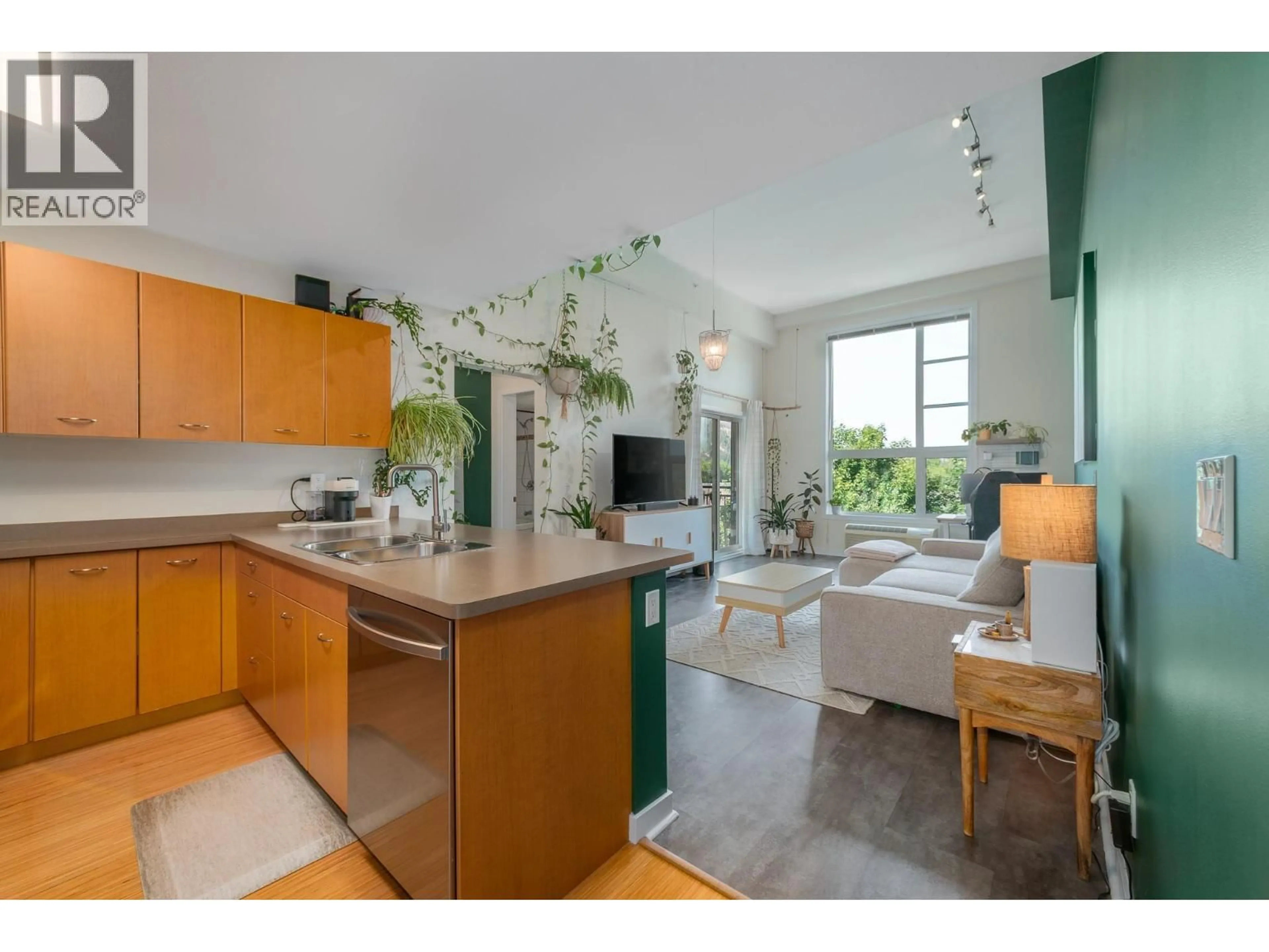 Open concept kitchen, unknown for 417 - 533 YATES ROAD, Kelowna British Columbia V1V2T7