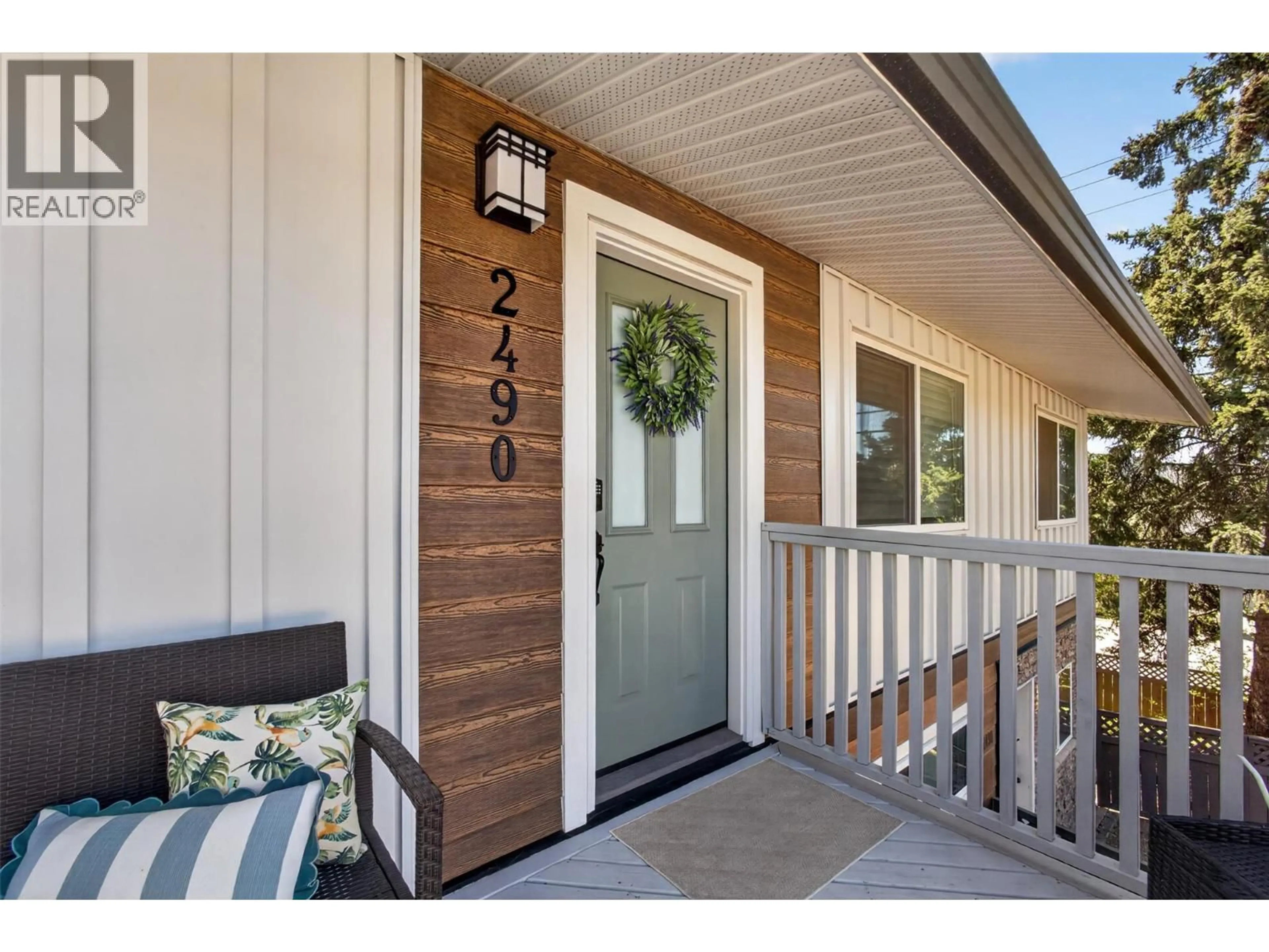 Indoor entryway for 2490 SEXSMITH ROAD, Kelowna British Columbia V1V2E9