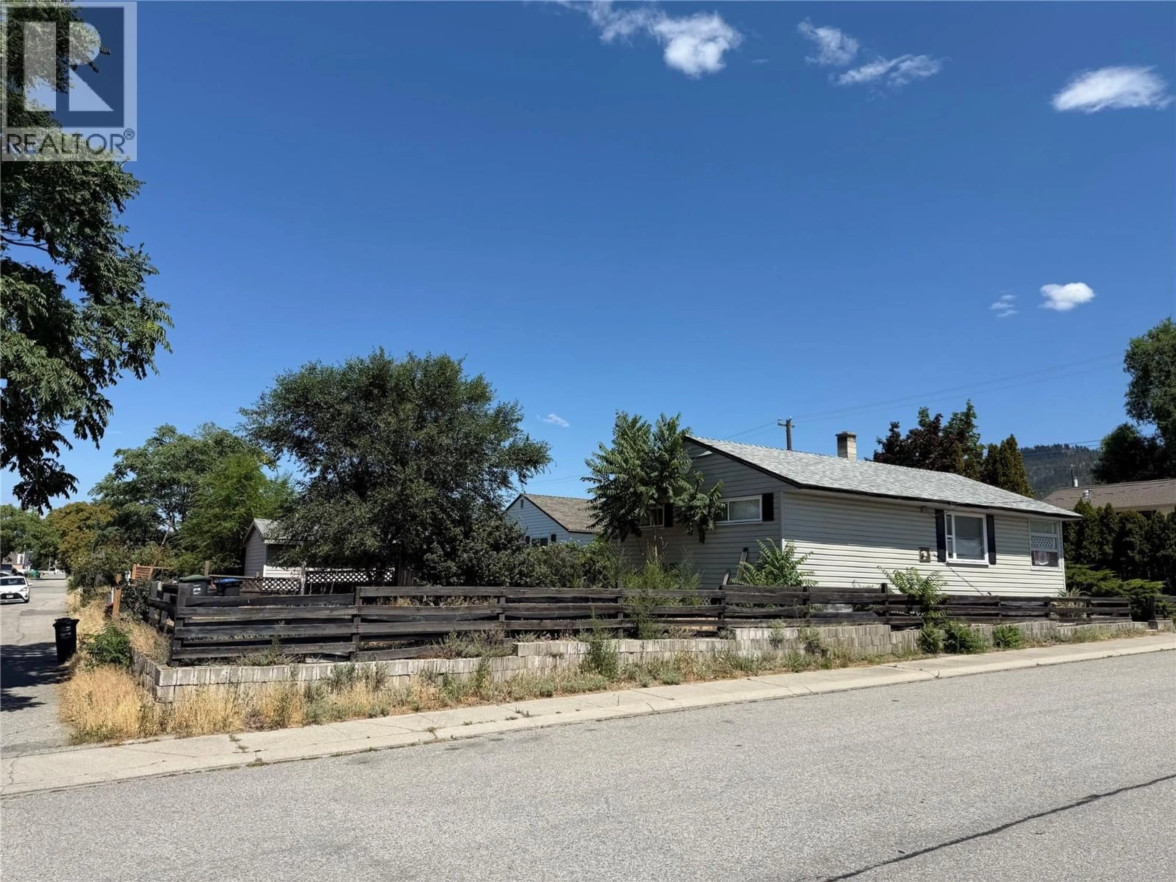 A pic from outside/outdoor area/front of a property/back of a property/a pic from drone, street for 1297 KING STREET, Penticton British Columbia V2A4S9