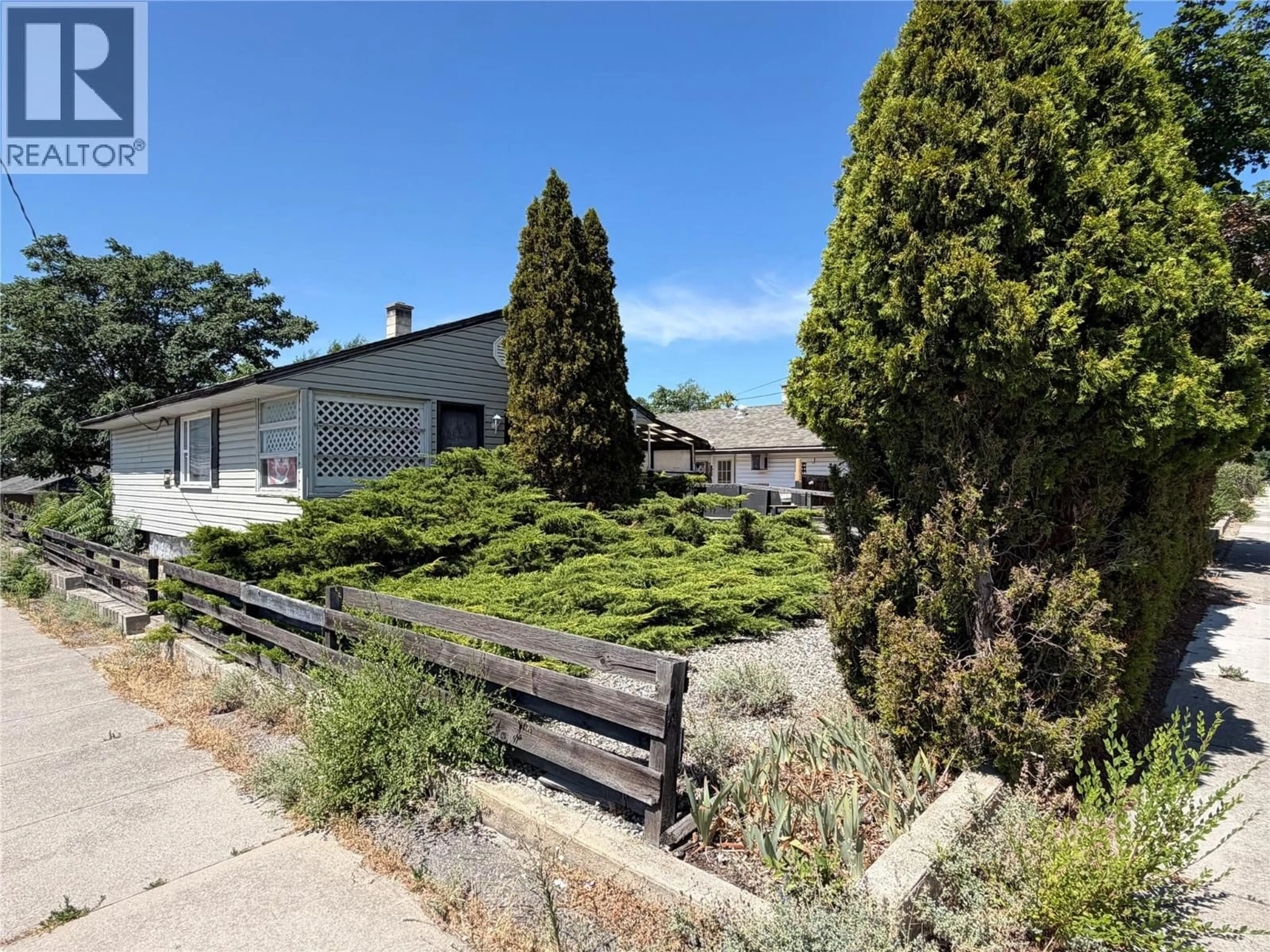 A pic from outside/outdoor area/front of a property/back of a property/a pic from drone, street for 1297 KING STREET, Penticton British Columbia V2A4S9