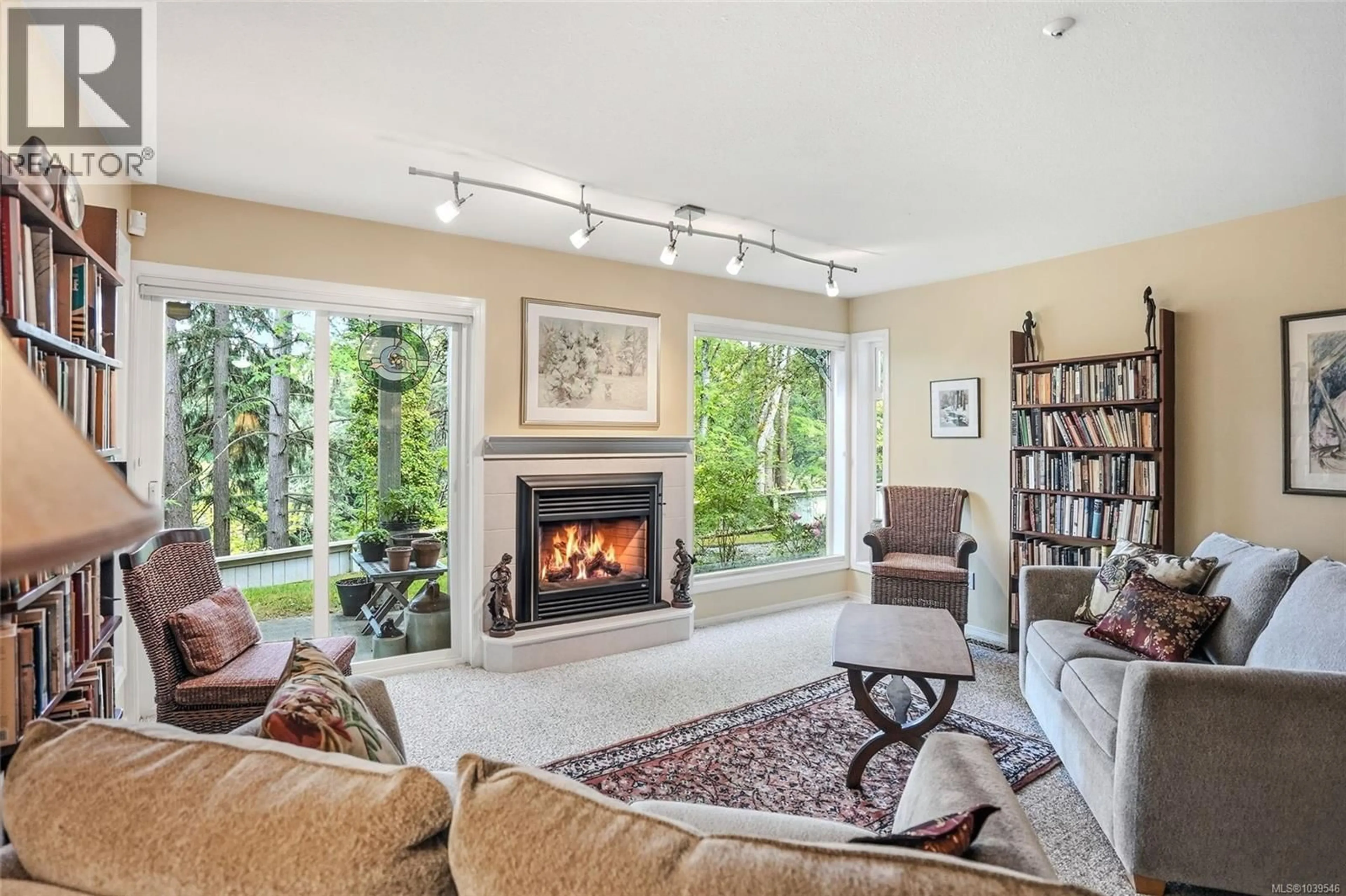 Living room with furniture, unknown for 16 - 571 BRADLEY STREET, Nanaimo British Columbia V9S3G3