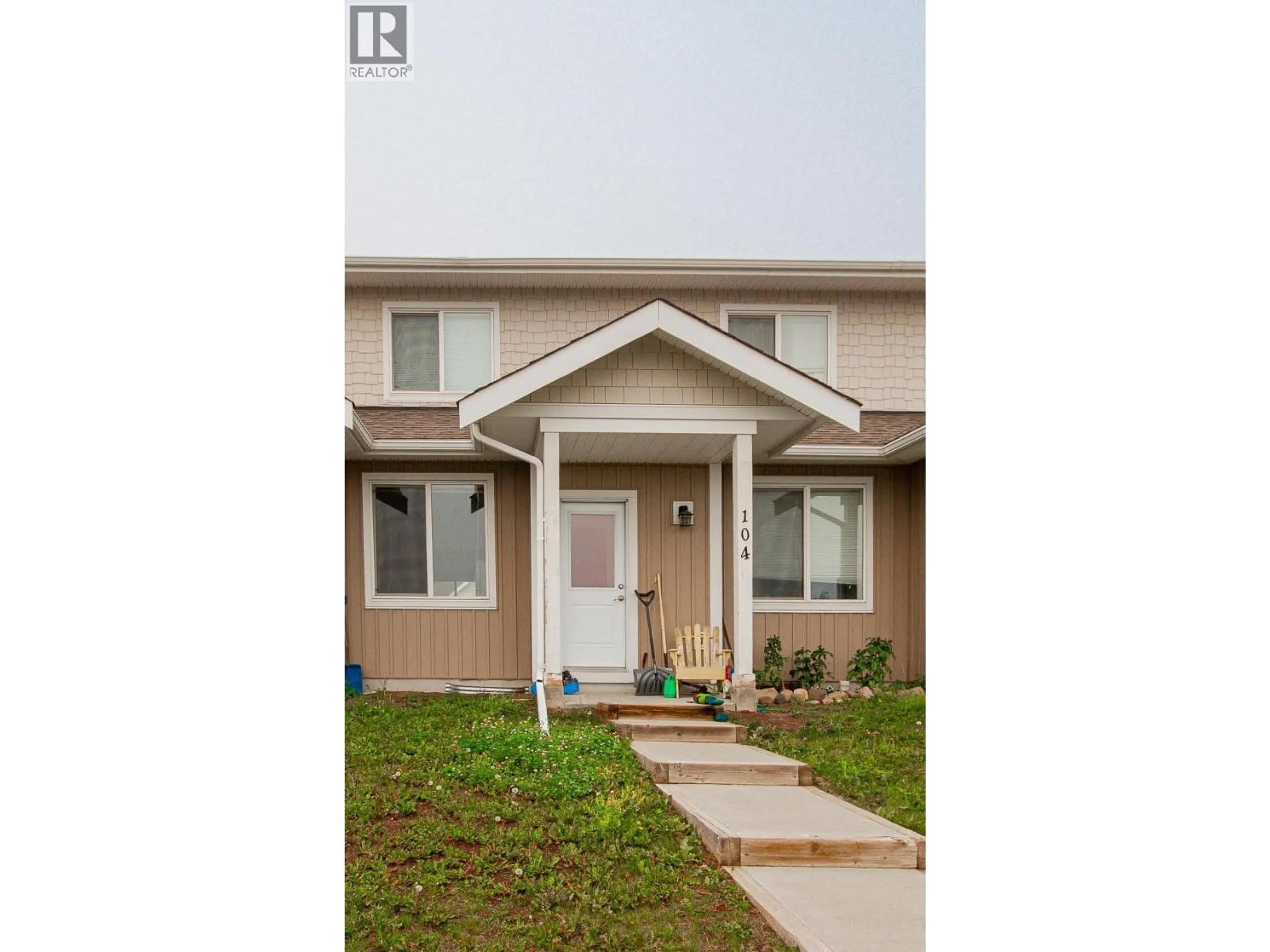 Home with vinyl exterior material, street for 104 - 1617 88 AVENUE, Dawson Creek British Columbia V1G0E8