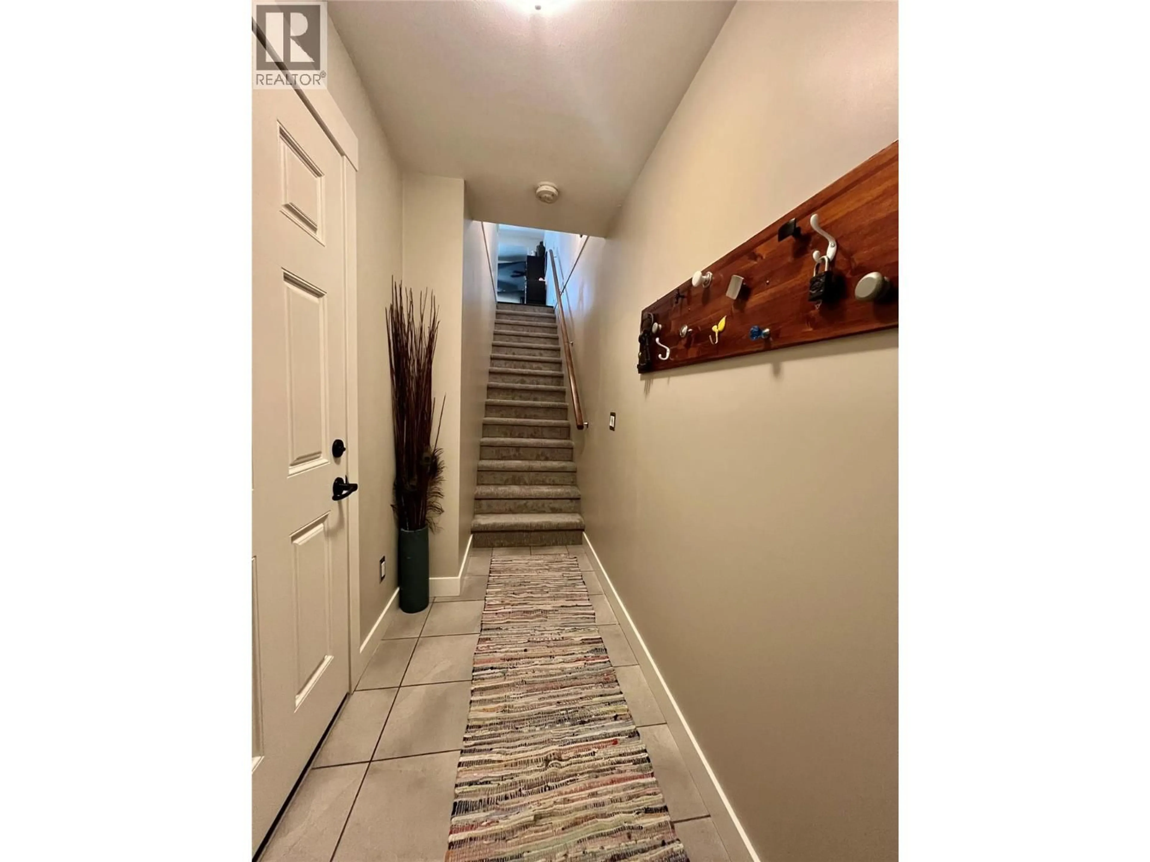 Indoor entryway for 149 - 1651 LYNRICK ROAD, Kelowna British Columbia V1P1R4