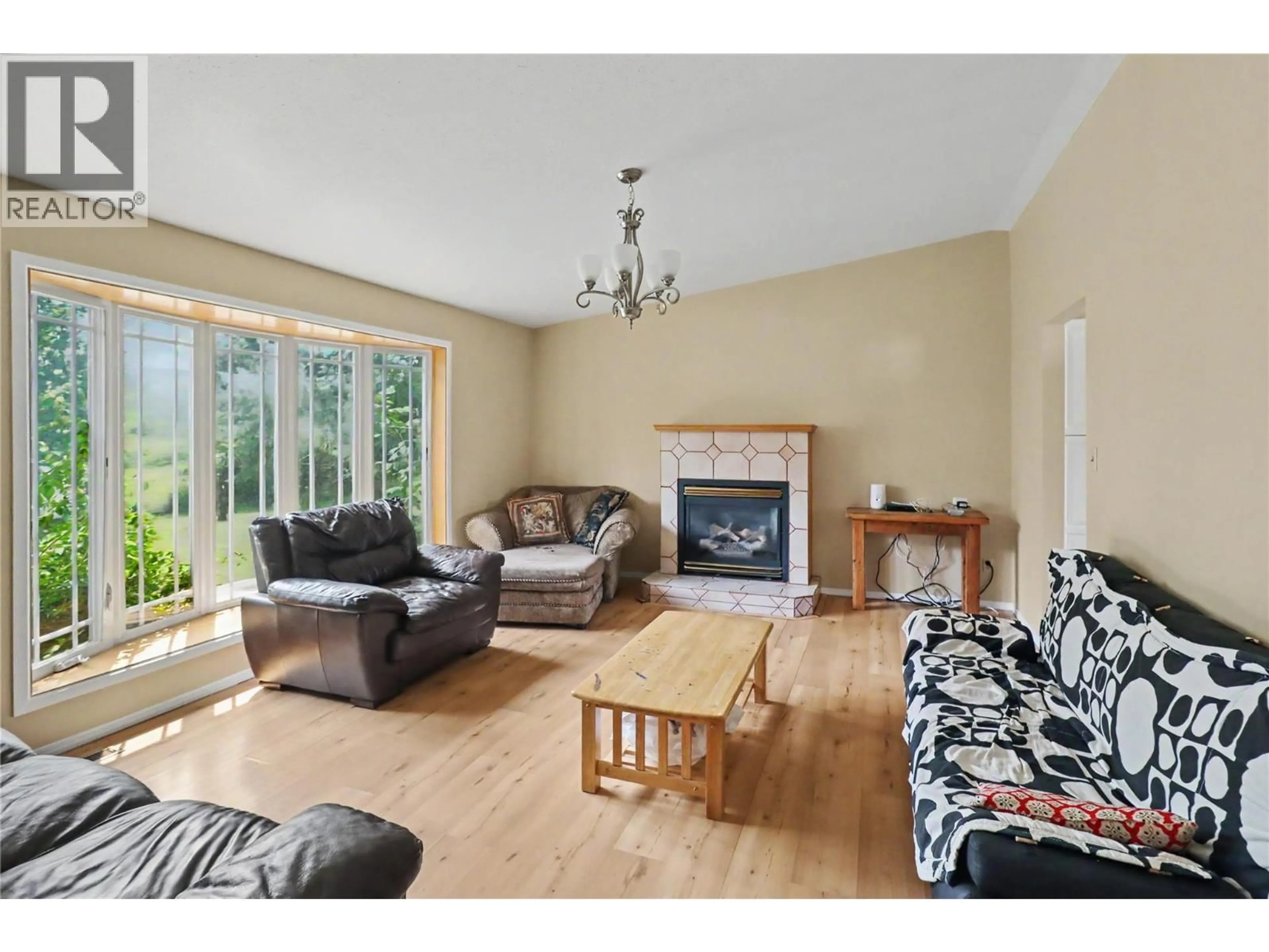 Living room with furniture, wood/laminate floor for 4055 VICTORIA ROAD, Grand Forks British Columbia V0H1H5