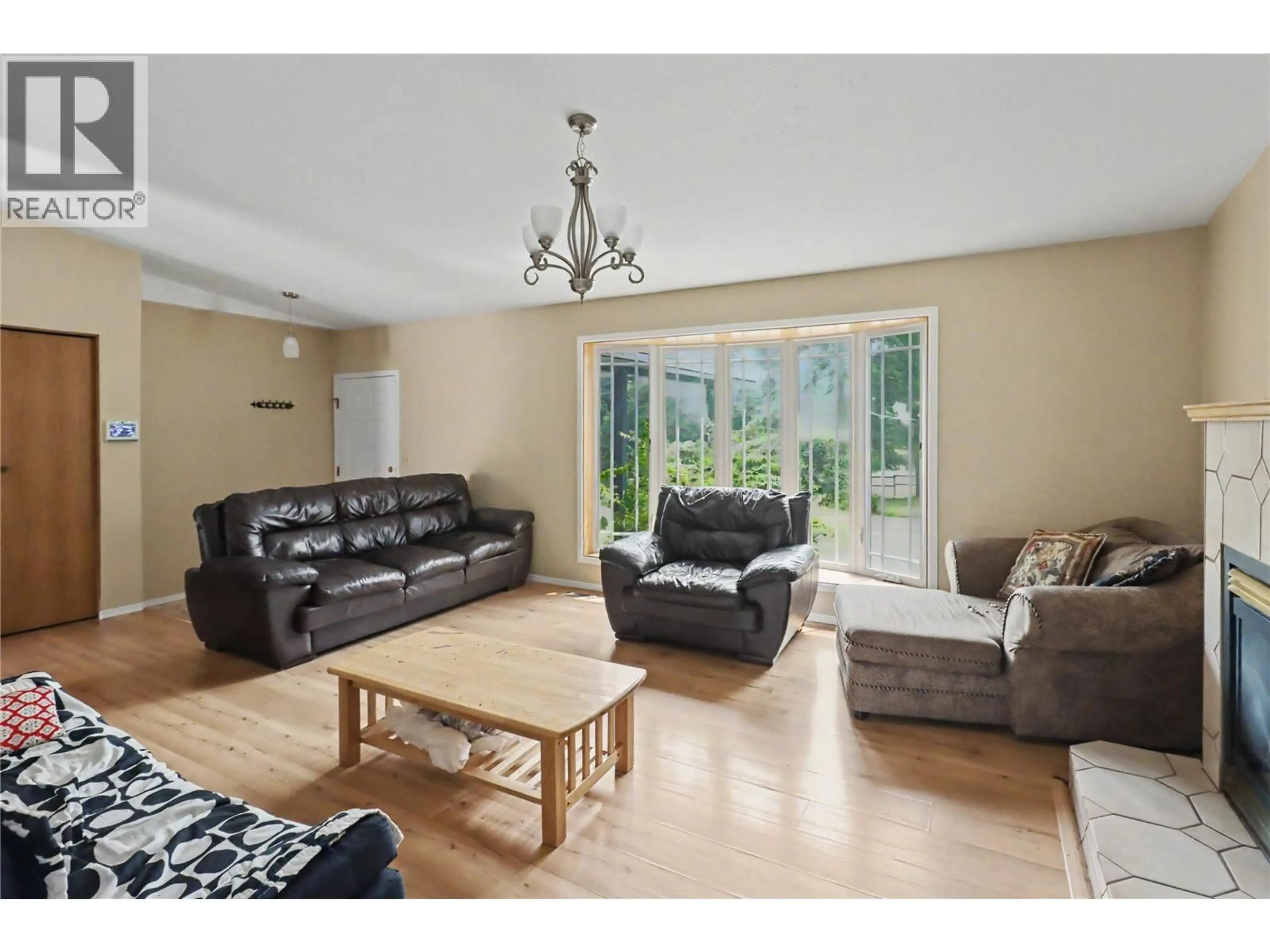 Living room with furniture, wood/laminate floor for 4055 VICTORIA ROAD, Grand Forks British Columbia V0H1H5