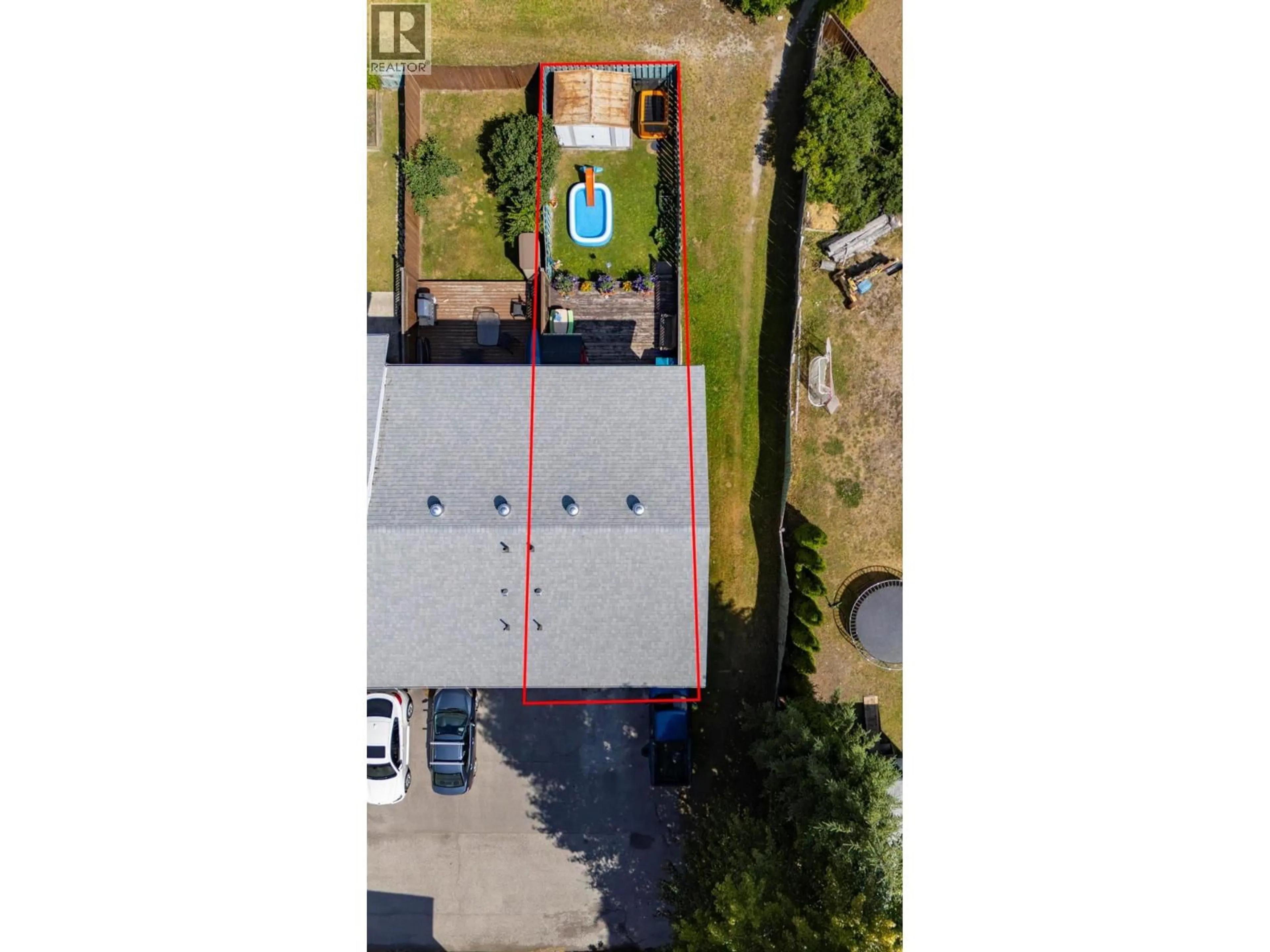 A pic from outside/outdoor area/front of a property/back of a property/a pic from drone, building for 18 - 400 5TH AVENUE, Golden British Columbia V0A1H0