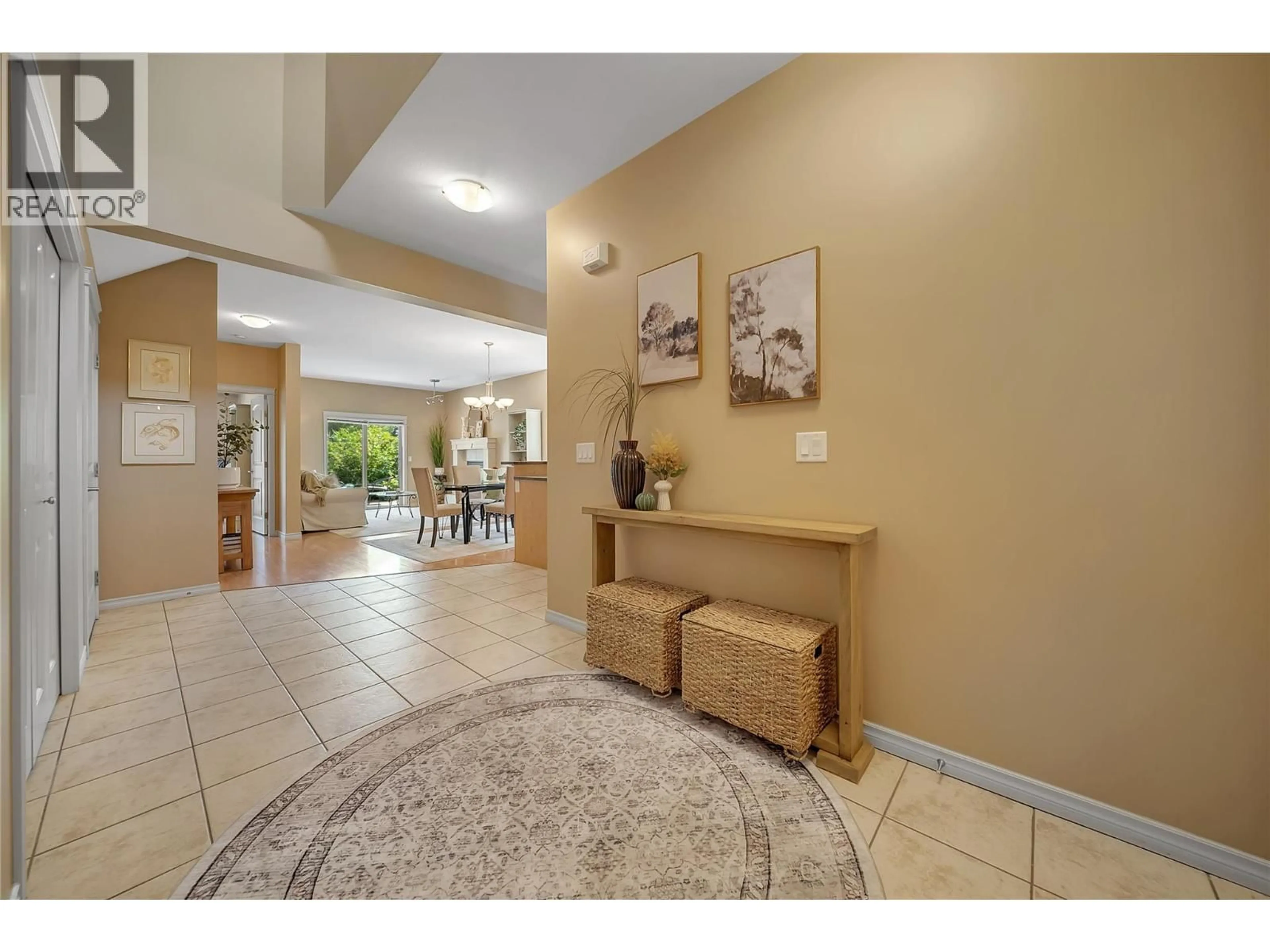 Indoor foyer for 5 - 1798 OLYMPUS WAY, West Kelowna British Columbia V1Z4A6