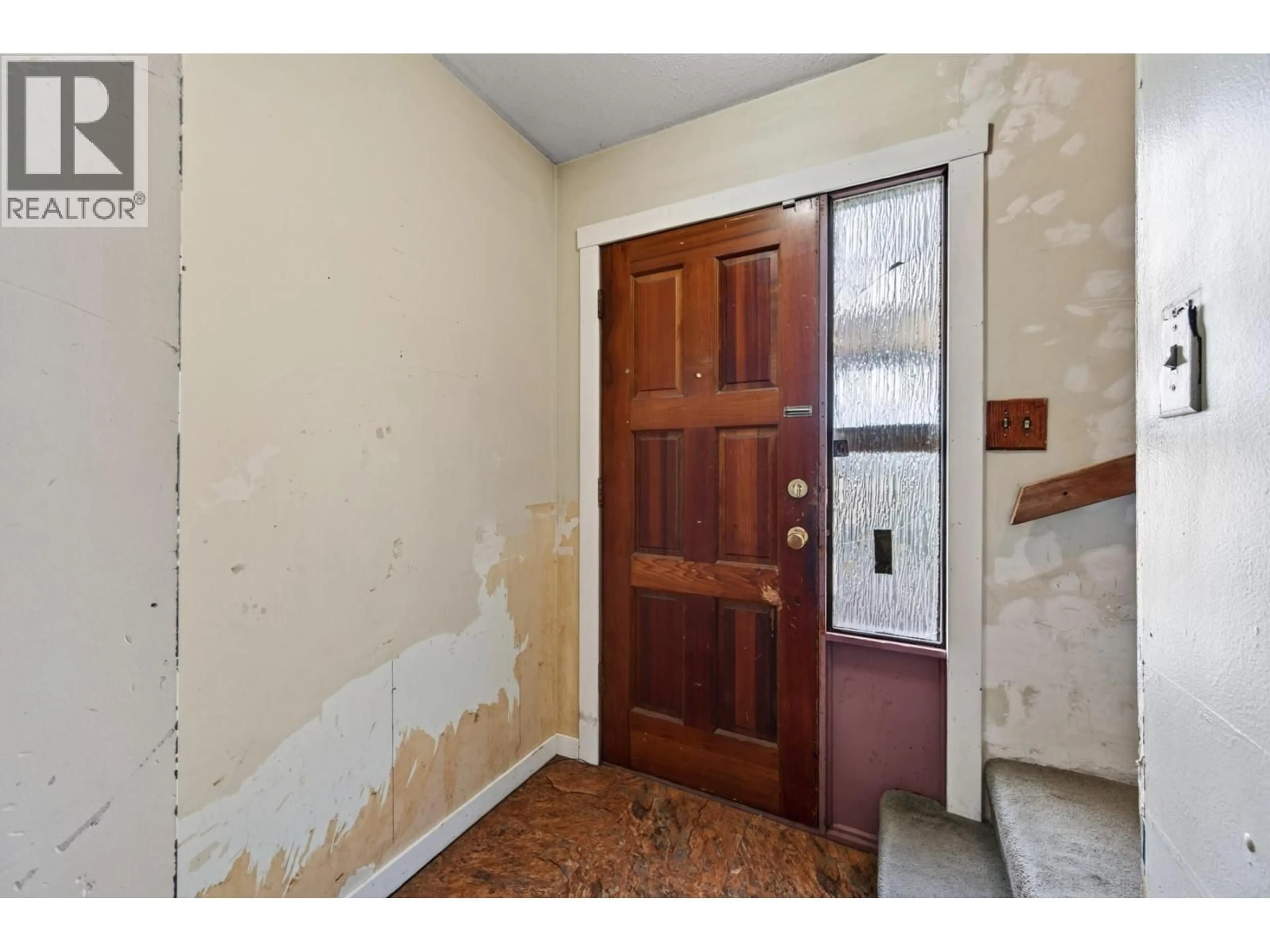 Indoor entryway for 2376 QUILCHENA AVENUE, Merritt British Columbia V1K1B8