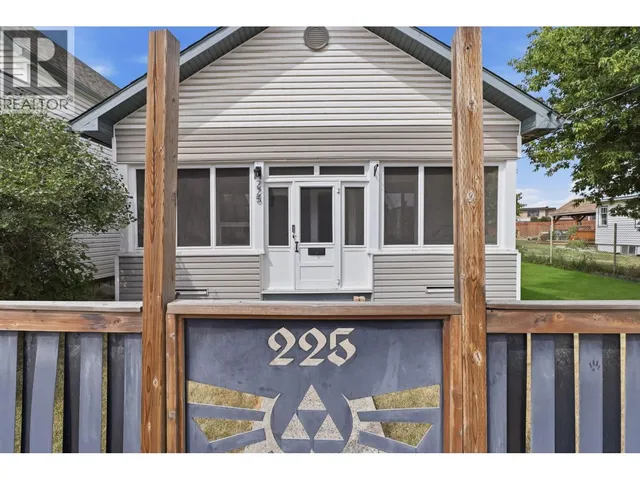 225 14 AVENUE NORTH, Cranbrook 5