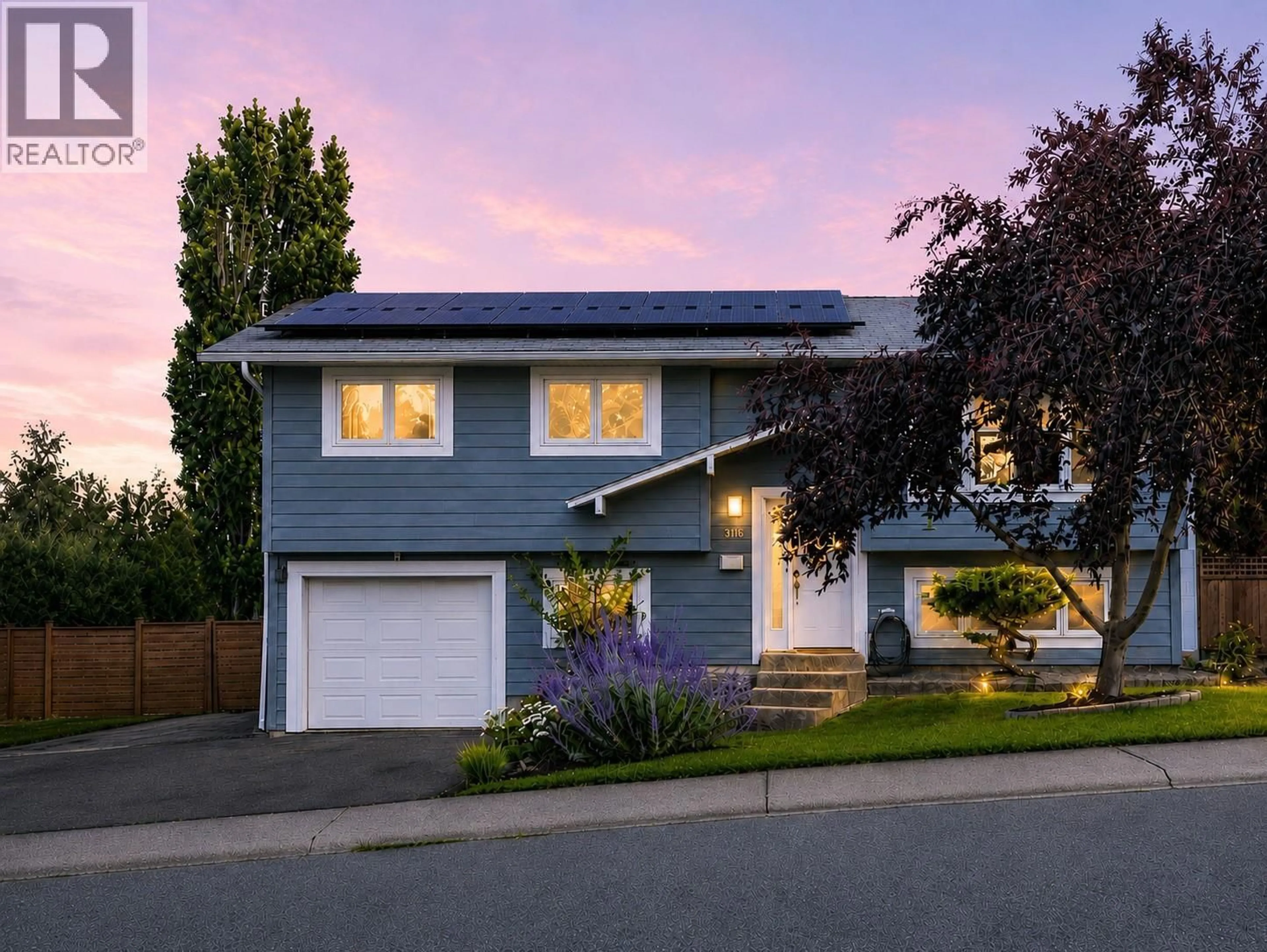 Home with vinyl exterior material, street for 3116 4TH STREET SOUTH, Cranbrook British Columbia V1C5N5