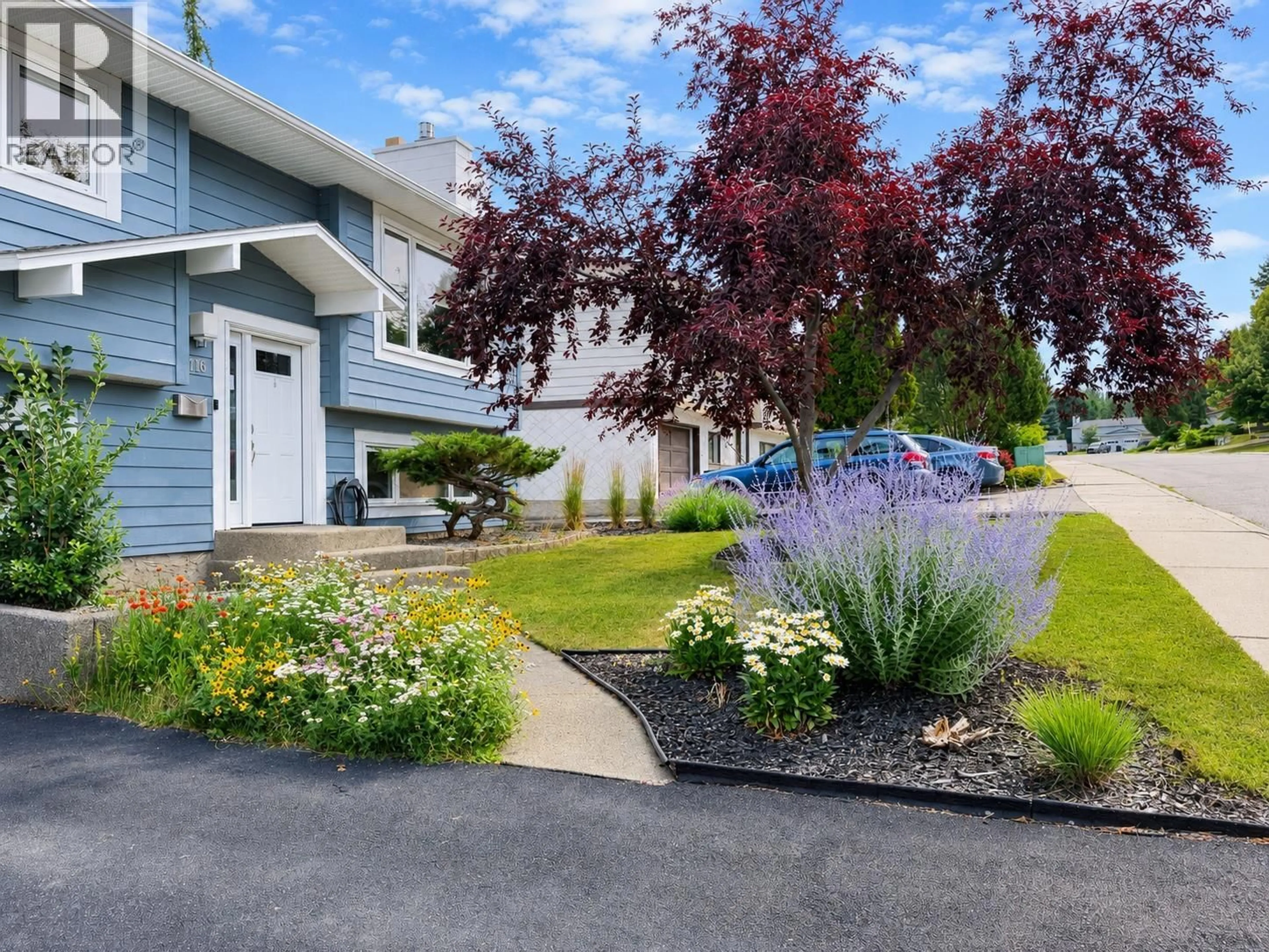 Home with vinyl exterior material, street for 3116 4TH STREET SOUTH, Cranbrook British Columbia V1C5N5