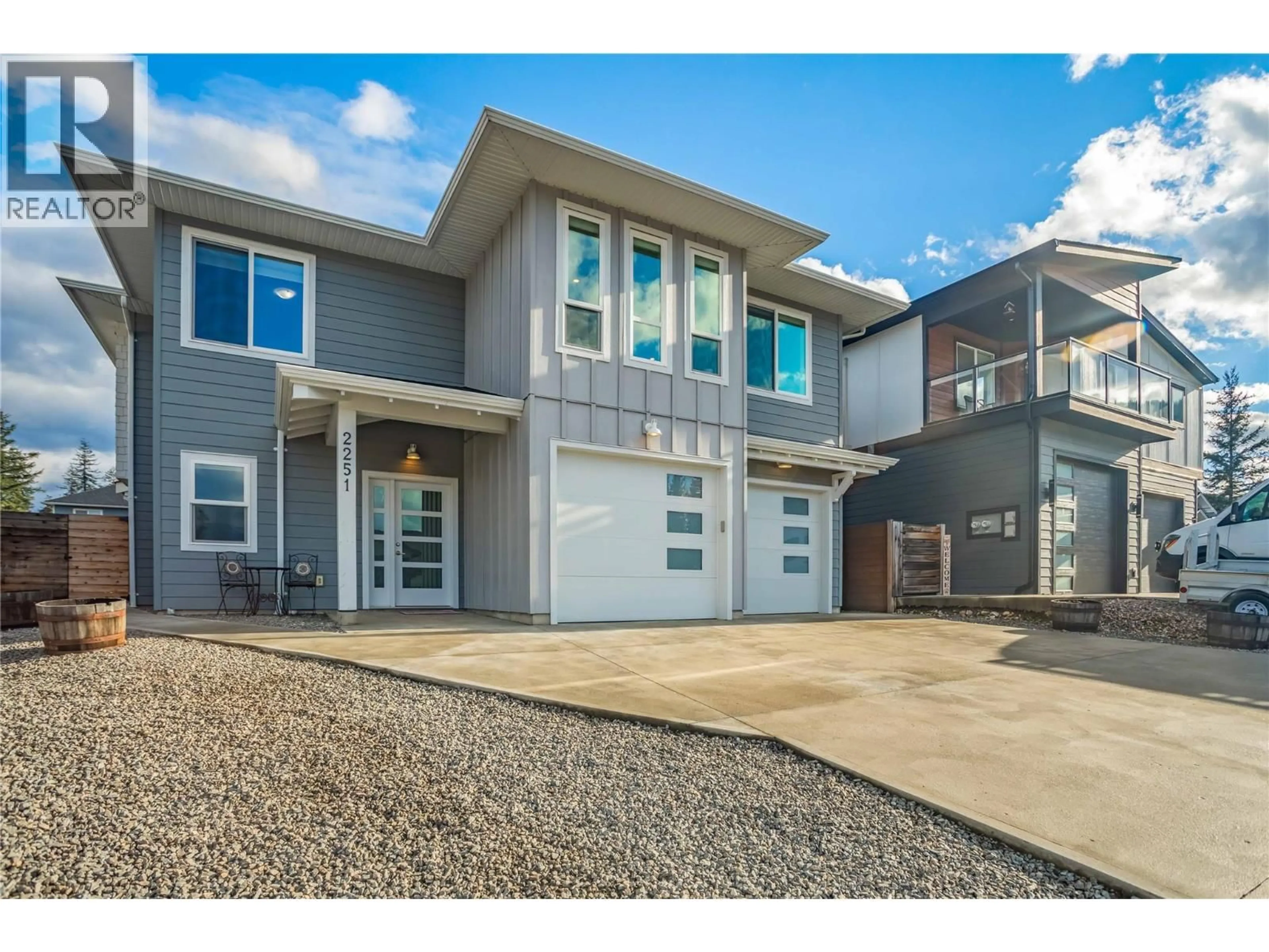 Home with vinyl exterior material, street for 2251 14 AVENUE SOUTHEAST, Salmon Arm British Columbia V1E0E7
