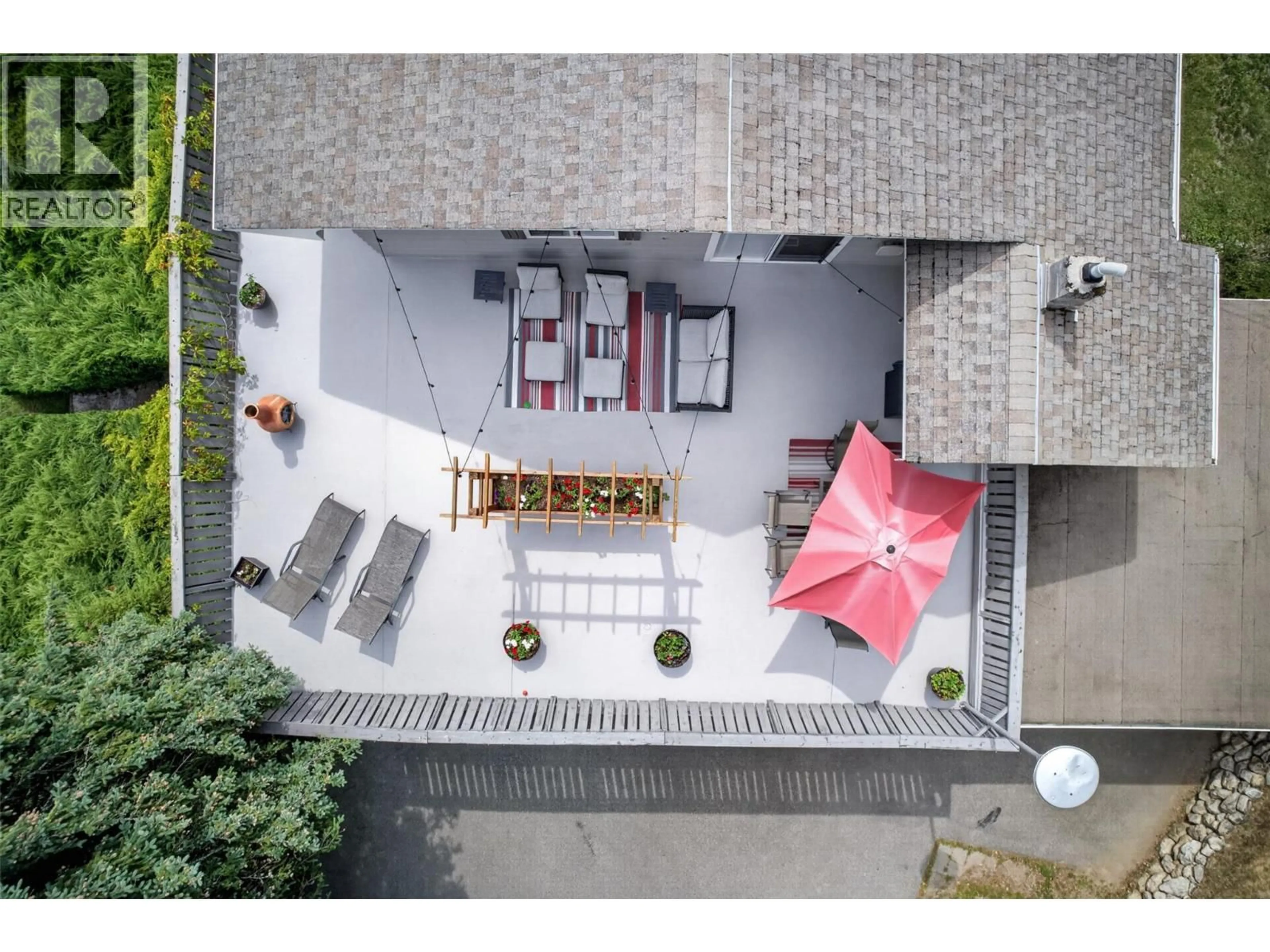 A pic from outside/outdoor area/front of a property/back of a property/a pic from drone, street for 2149 ANNABLE ROAD, Nelson British Columbia V1L6K5