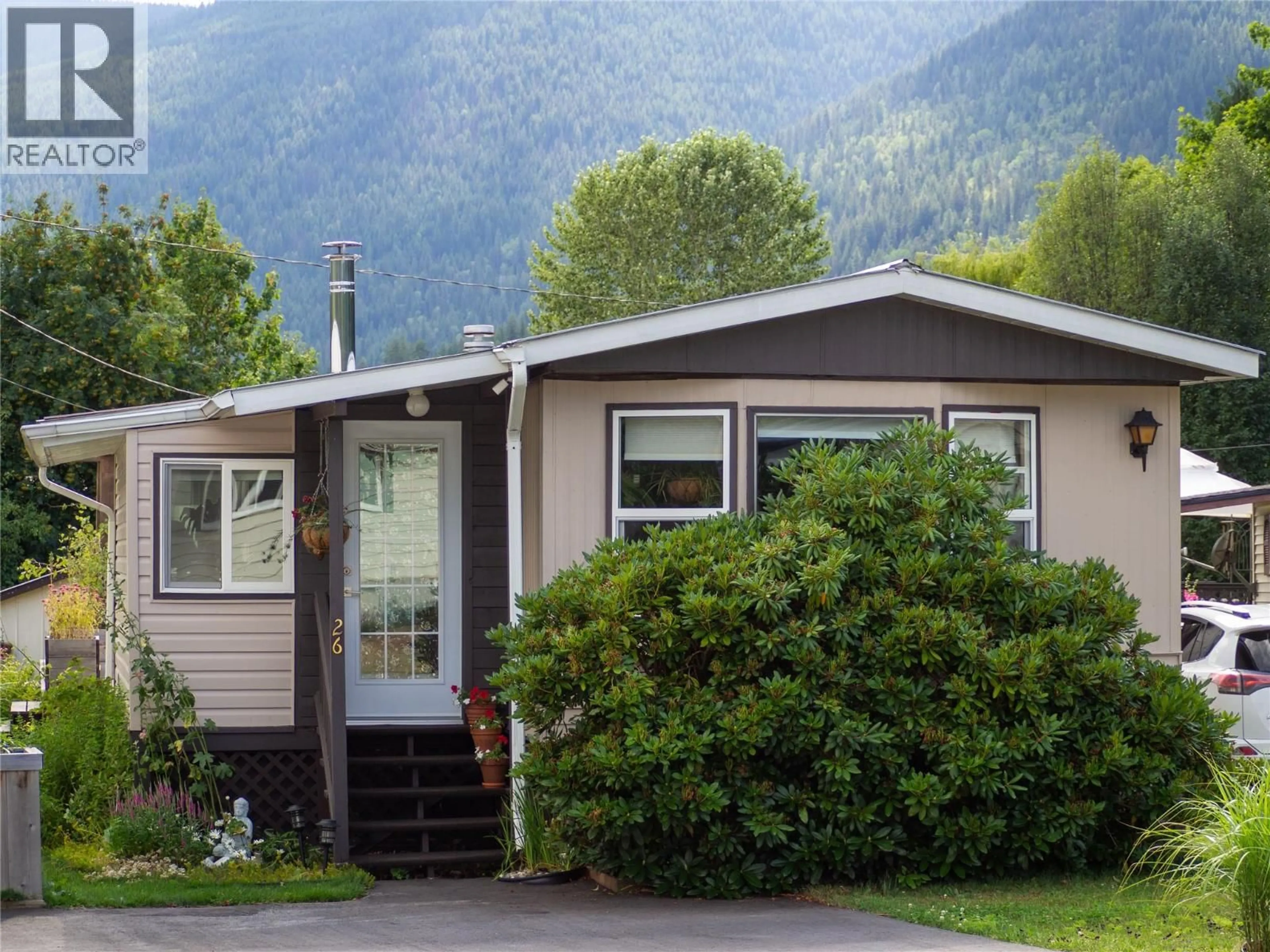 Home with vinyl exterior material, mountain view for 26 - 2714 LOWER 6 MILE ROAD, Nelson British Columbia V1L6L4