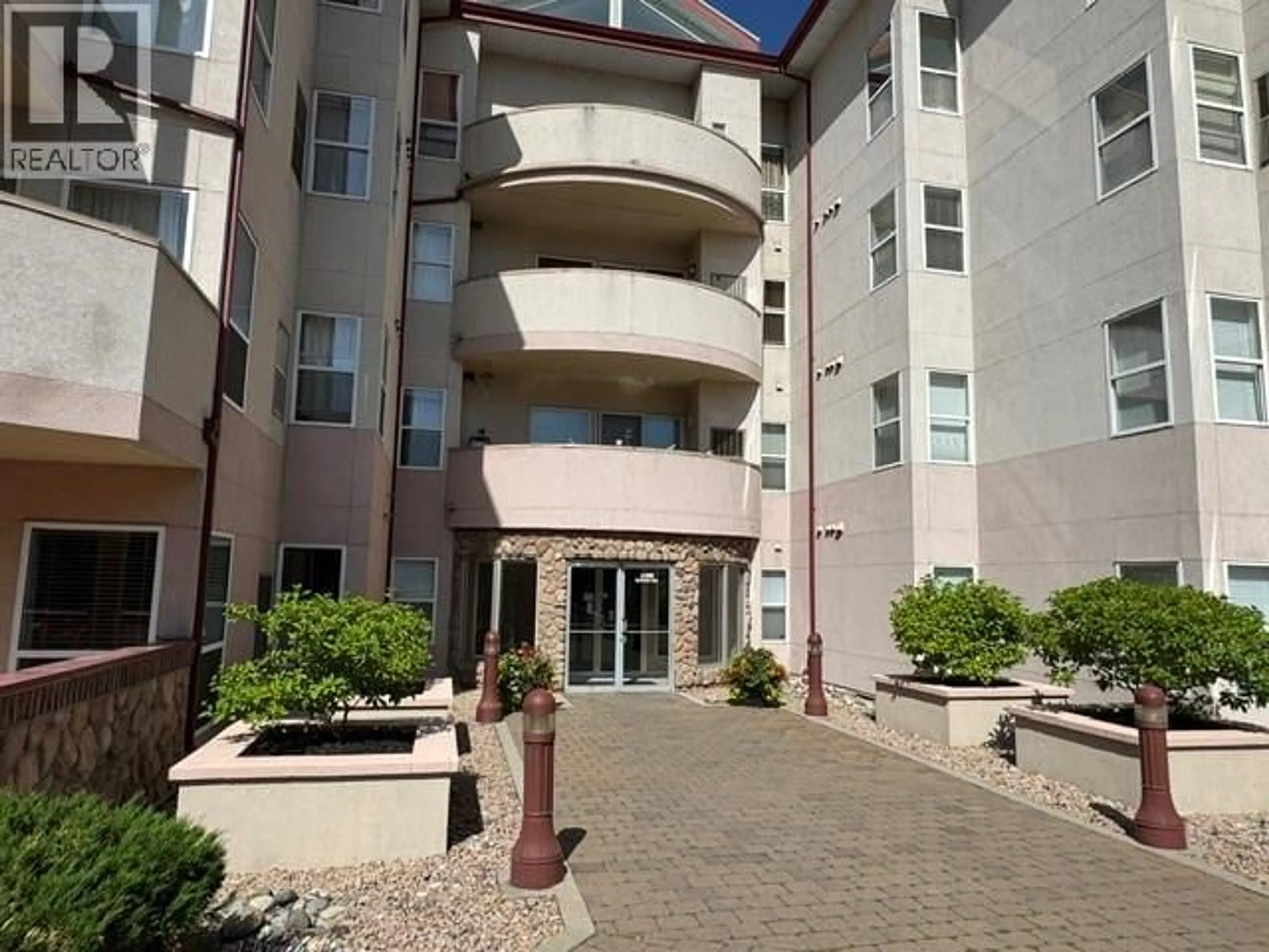 Indoor foyer for 310 - 2388 BARON ROAD, Kelowna British Columbia V1Z3L1