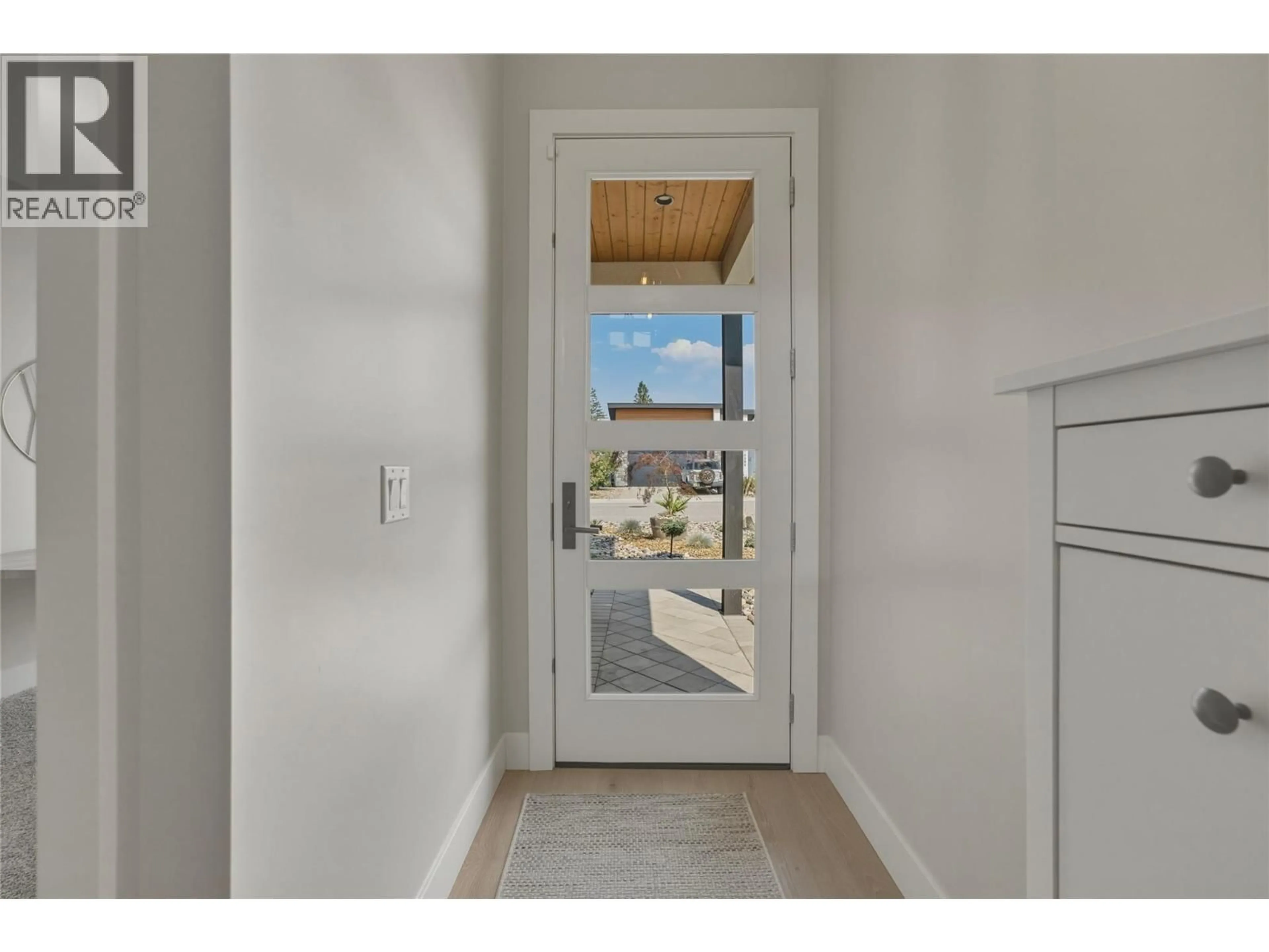 Indoor entryway for 10282 LONG ROAD, Lake Country British Columbia V4V0A9