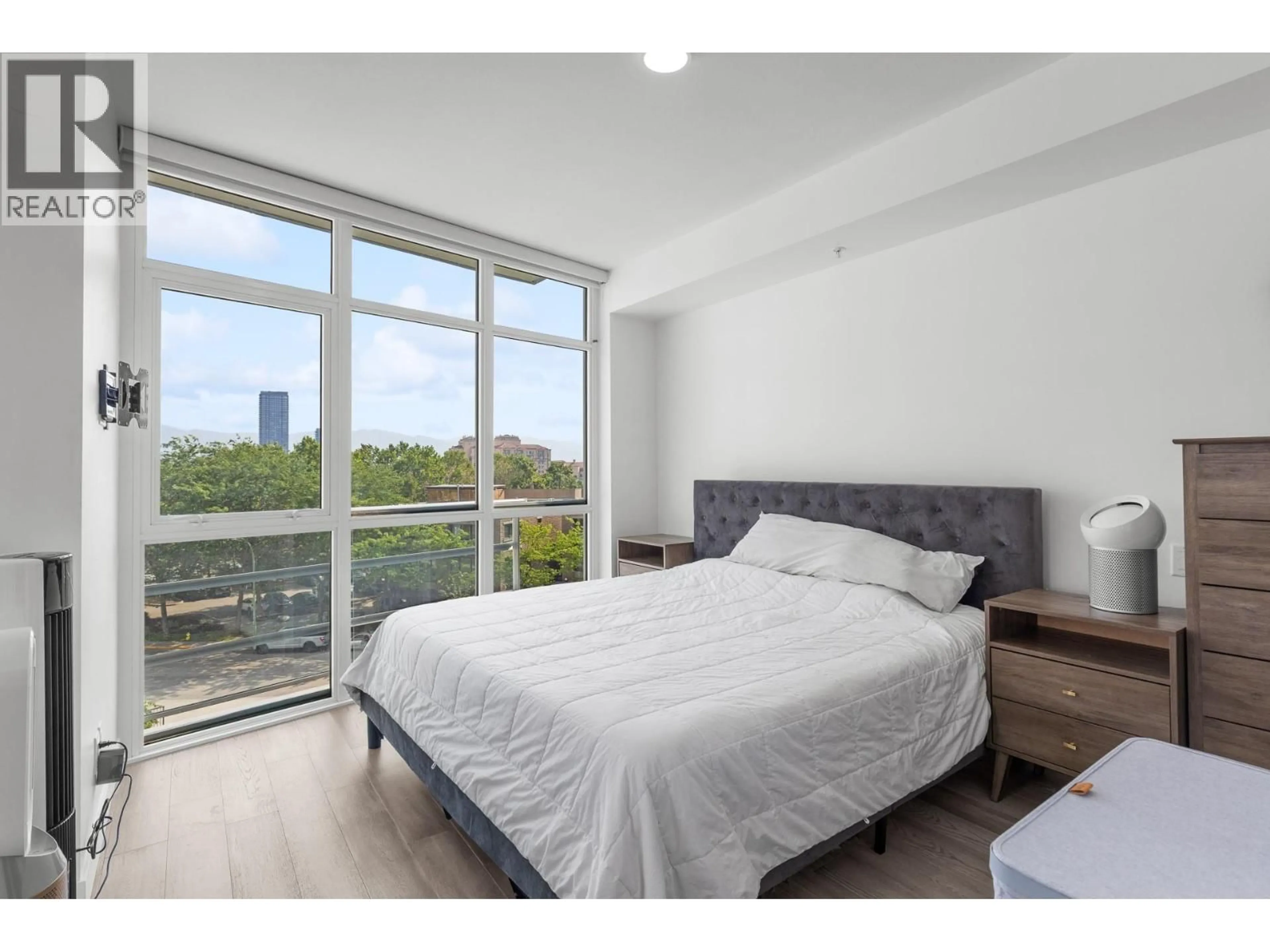 Bedroom with bed, unknown for 405 - 1151 SUNSET DRIVE, Kelowna British Columbia V1Y0G2