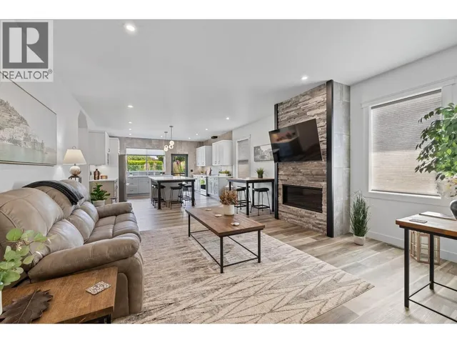 712 LAKE COURT, West Kelowna 2