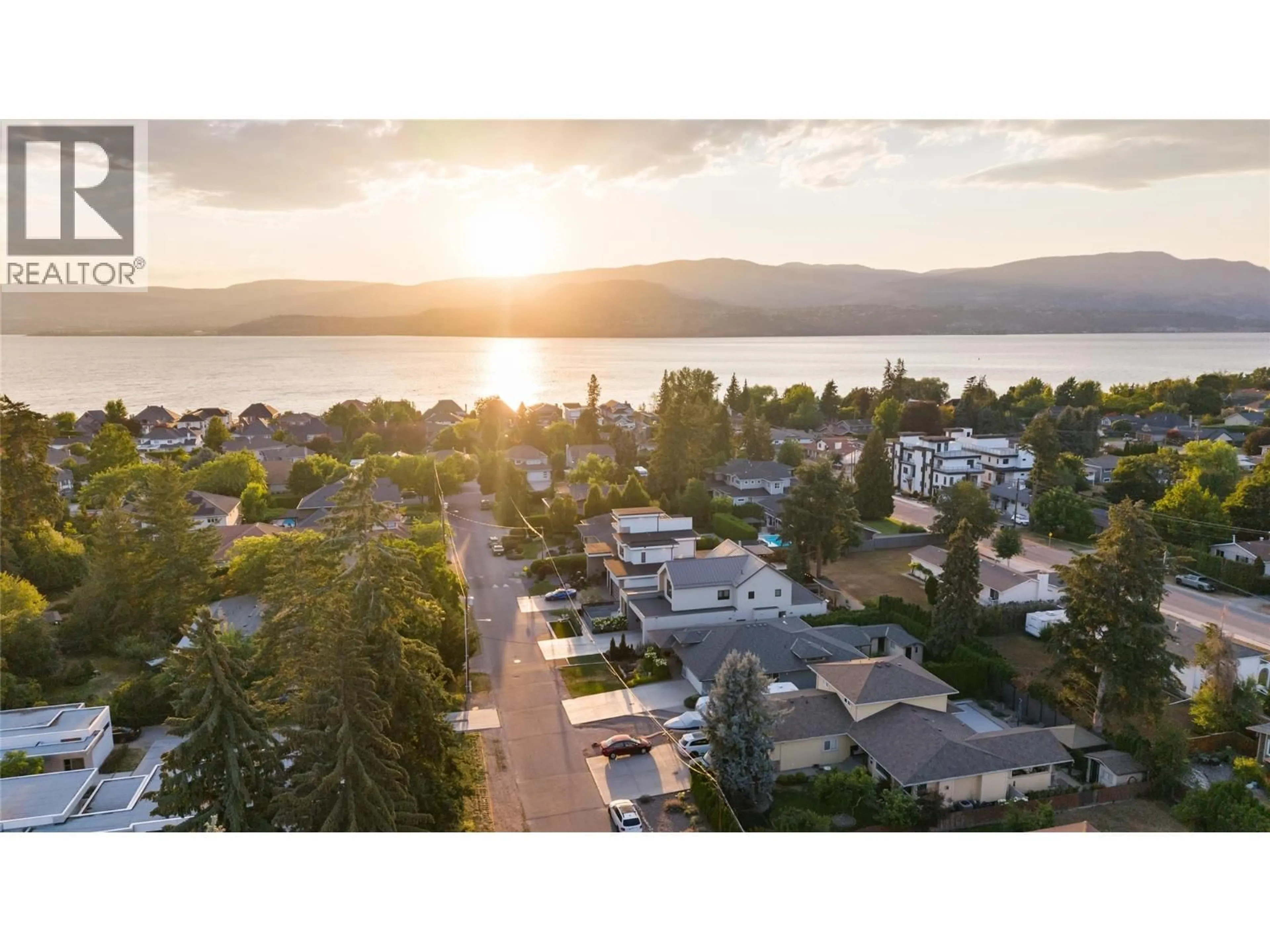 A pic from outside/outdoor area/front of a property/back of a property/a pic from drone, water/lake/river/ocean view for 452 KNOWLES ROAD, Kelowna British Columbia V1W1H3