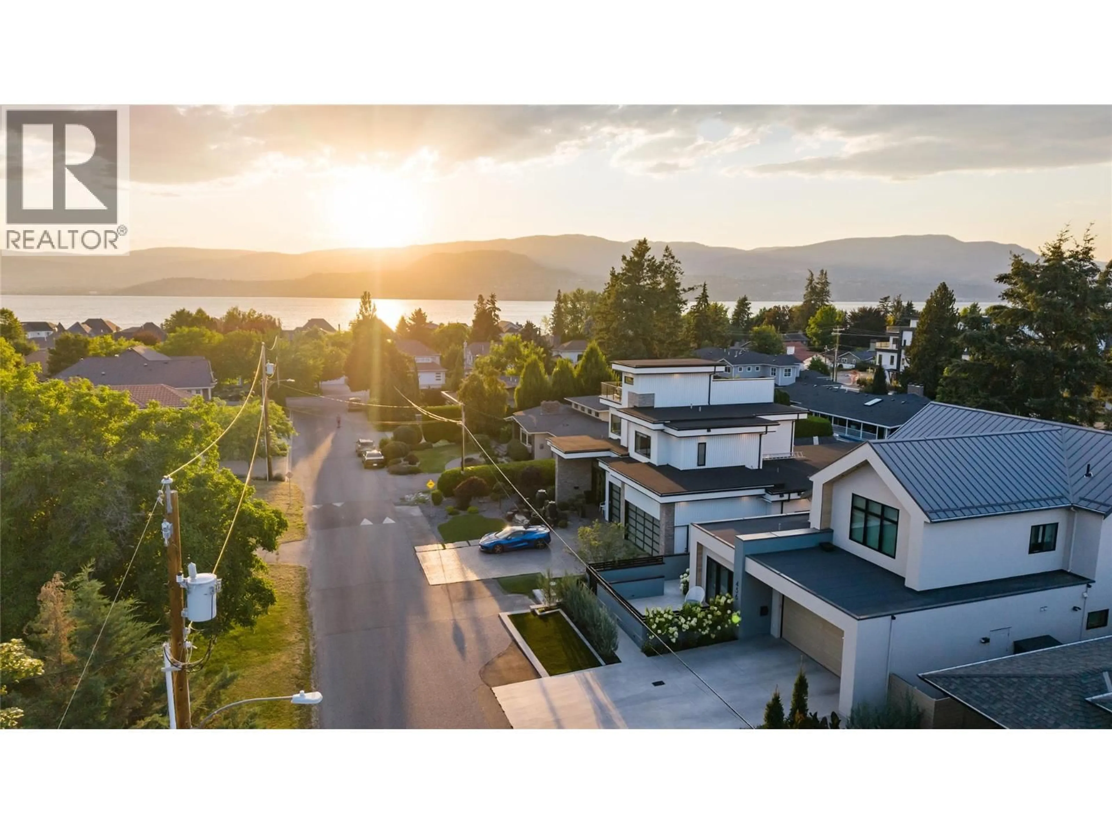 A pic from outside/outdoor area/front of a property/back of a property/a pic from drone, mountain view for 452 KNOWLES ROAD, Kelowna British Columbia V1W1H3