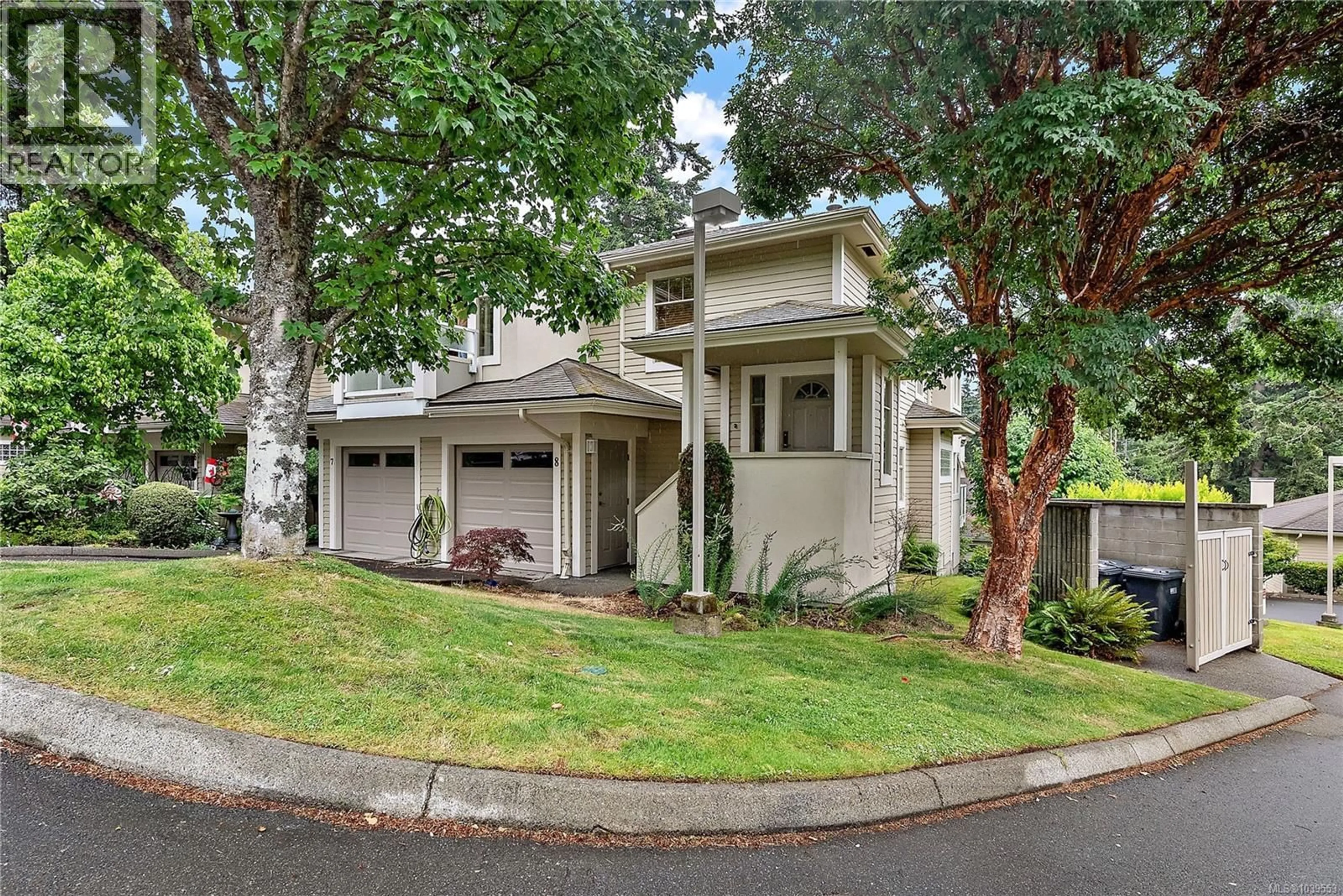 Home with vinyl exterior material, street for 8 - 850 PARKLANDS DRIVE, Esquimalt British Columbia V9A7L9
