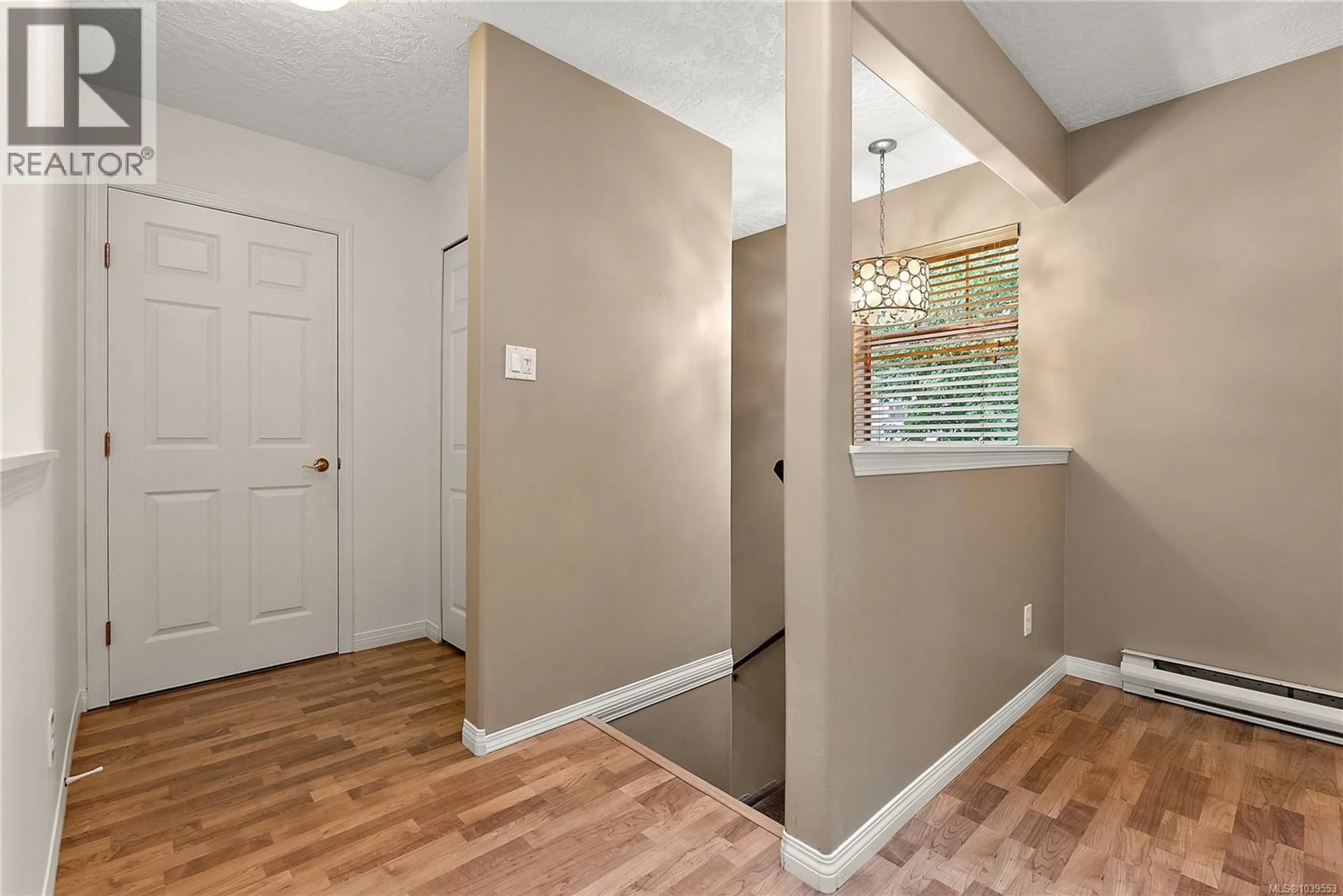 Indoor entryway for 8 - 850 PARKLANDS DRIVE, Esquimalt British Columbia V9A7L9
