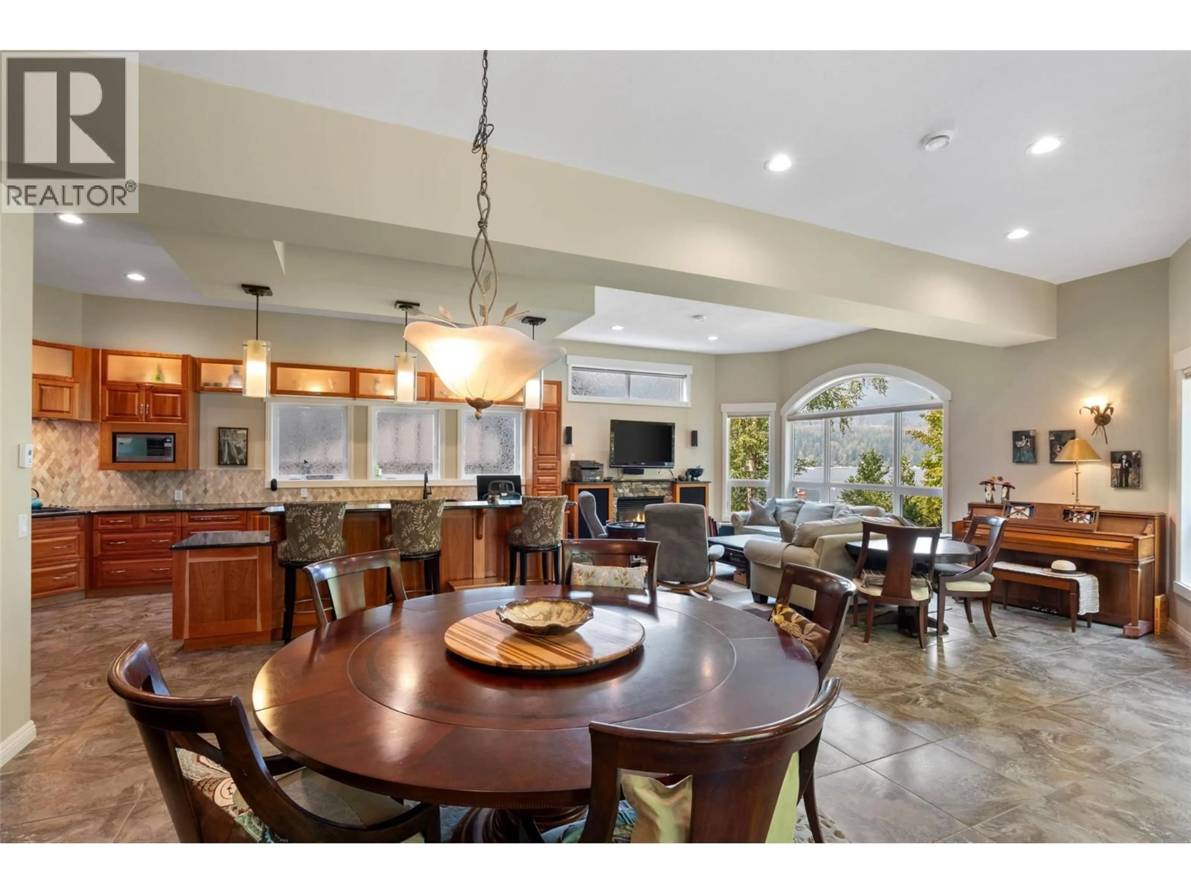 Dining room, ceramic/tile floor for 16 - 6172 SQUILAX-ANGLEMONT ROAD, Magna Bay British Columbia V0E1M7