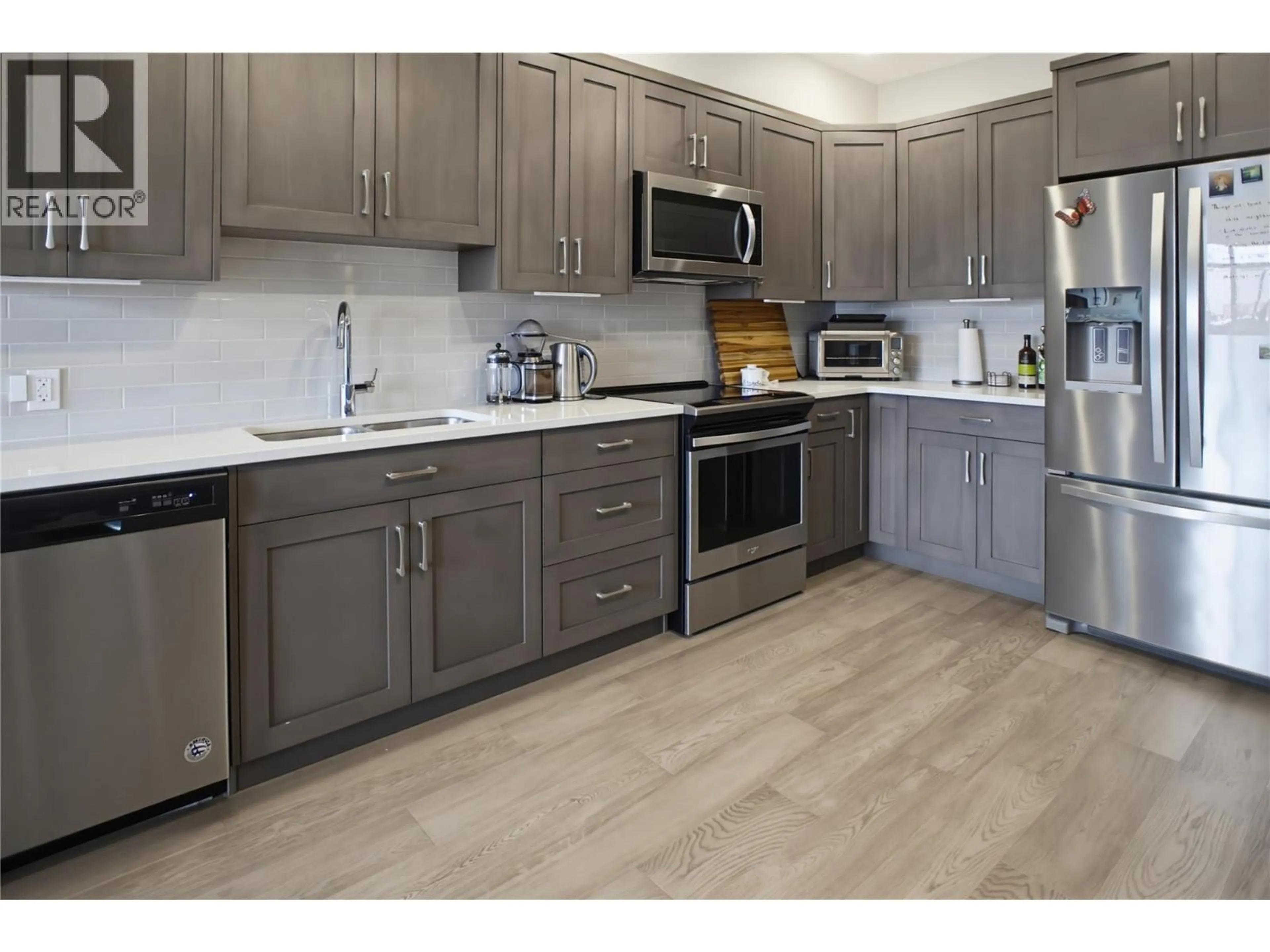 Standard kitchen, wood/laminate floor for 205 - 568 LORNE STREET, Kamloops British Columbia V2C1W3