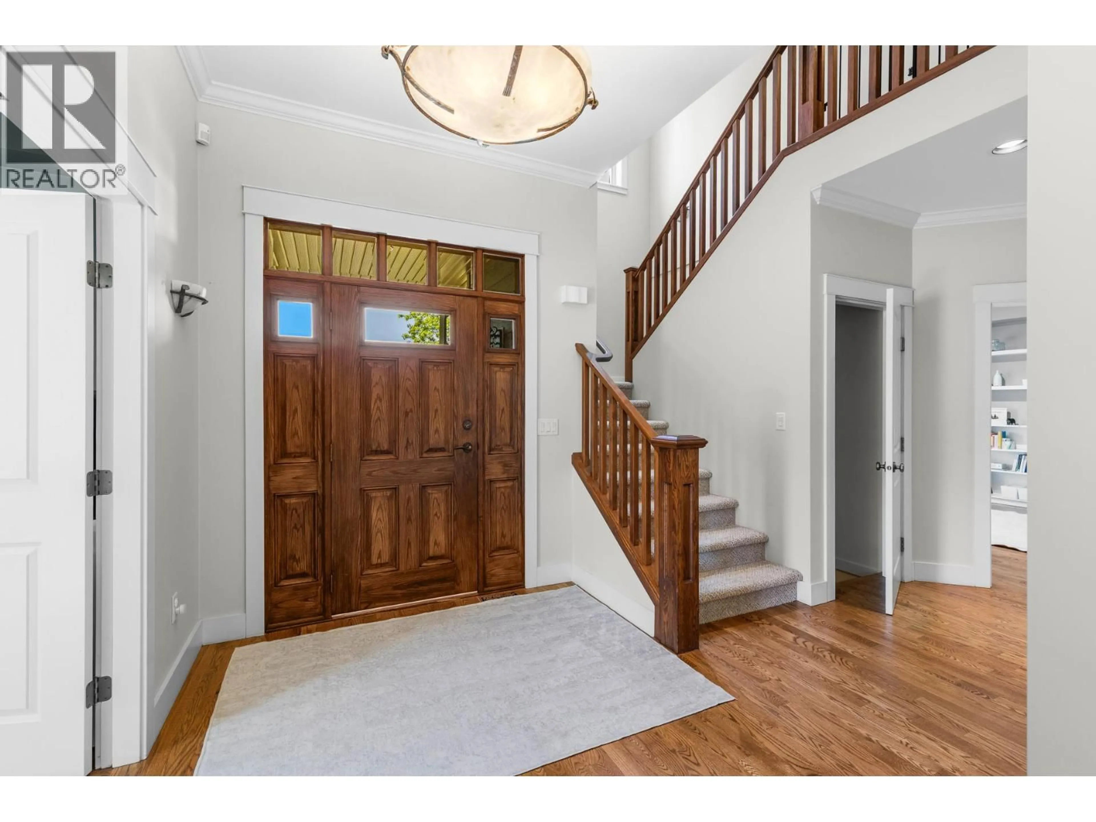 Indoor entryway for 1717 CANYON VIEW COURT, Kelowna British Columbia V1W4A2
