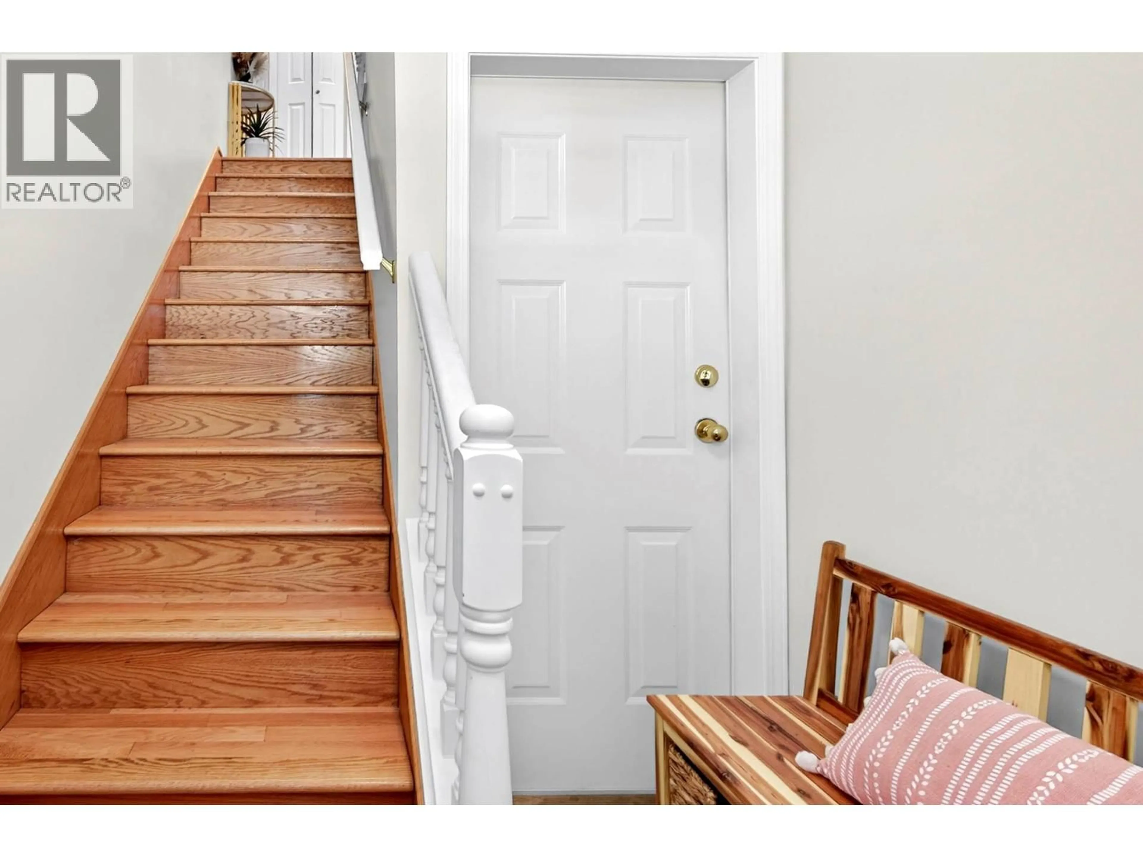 Indoor entryway for 6 - 2084 ROBSON PLACE, Kamloops British Columbia V2E2M6