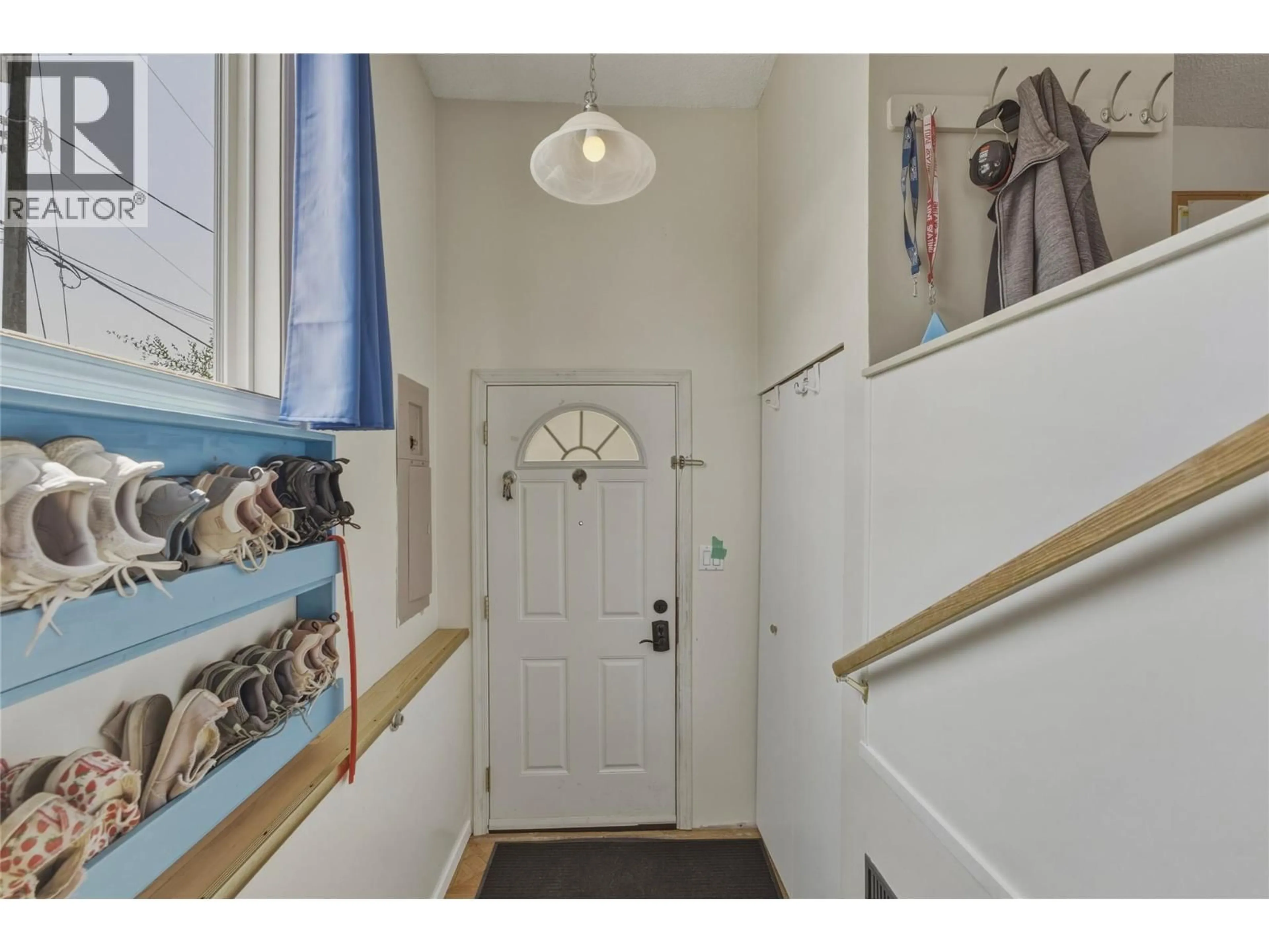Indoor entryway for 3343 BELAIRE DRIVE, Armstrong British Columbia V4Y0K1