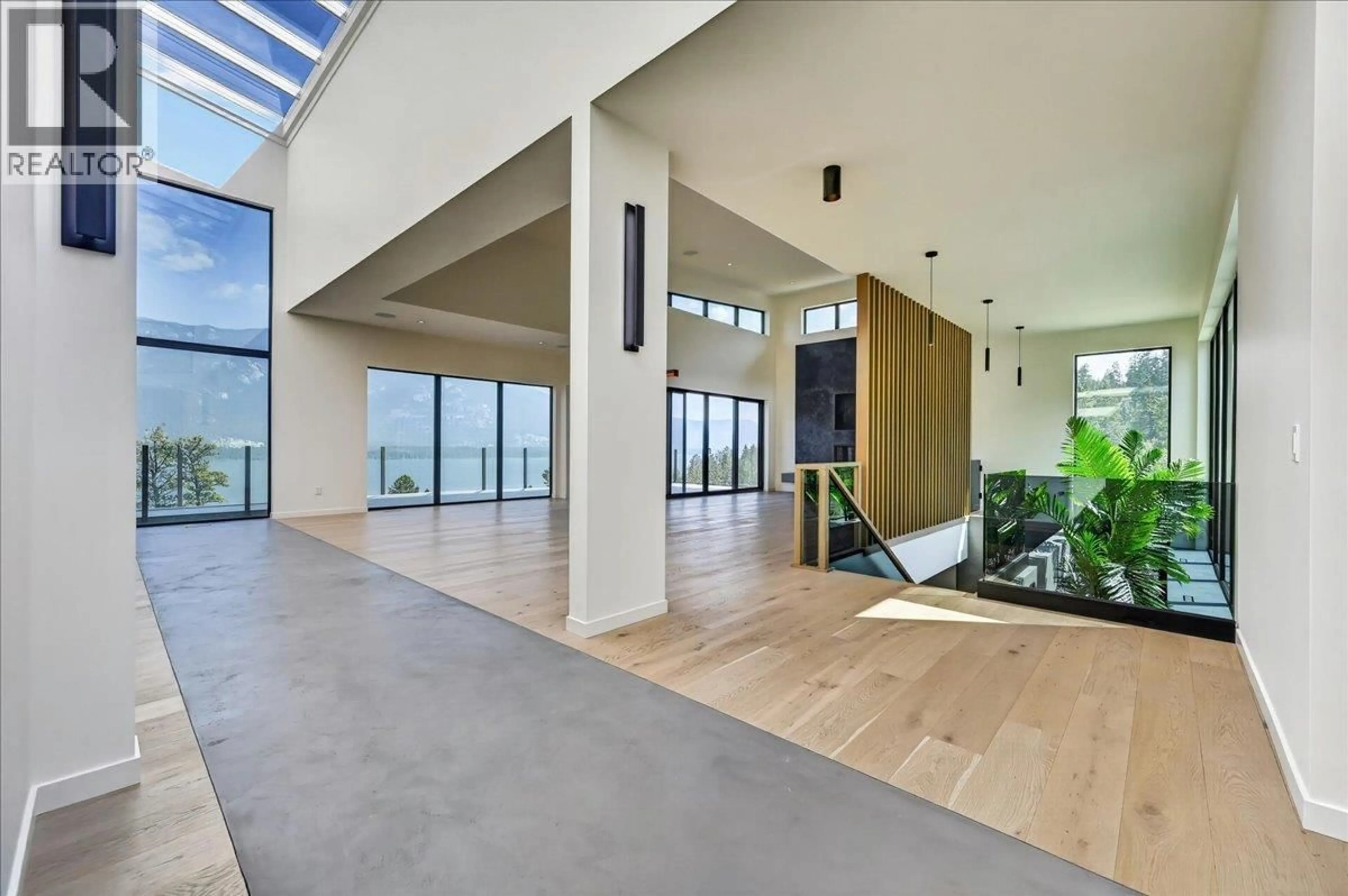 Indoor foyer for 4 - 6200 COLUMBIA LAKE ROAD, Columbia Lake British Columbia V0B1L2
