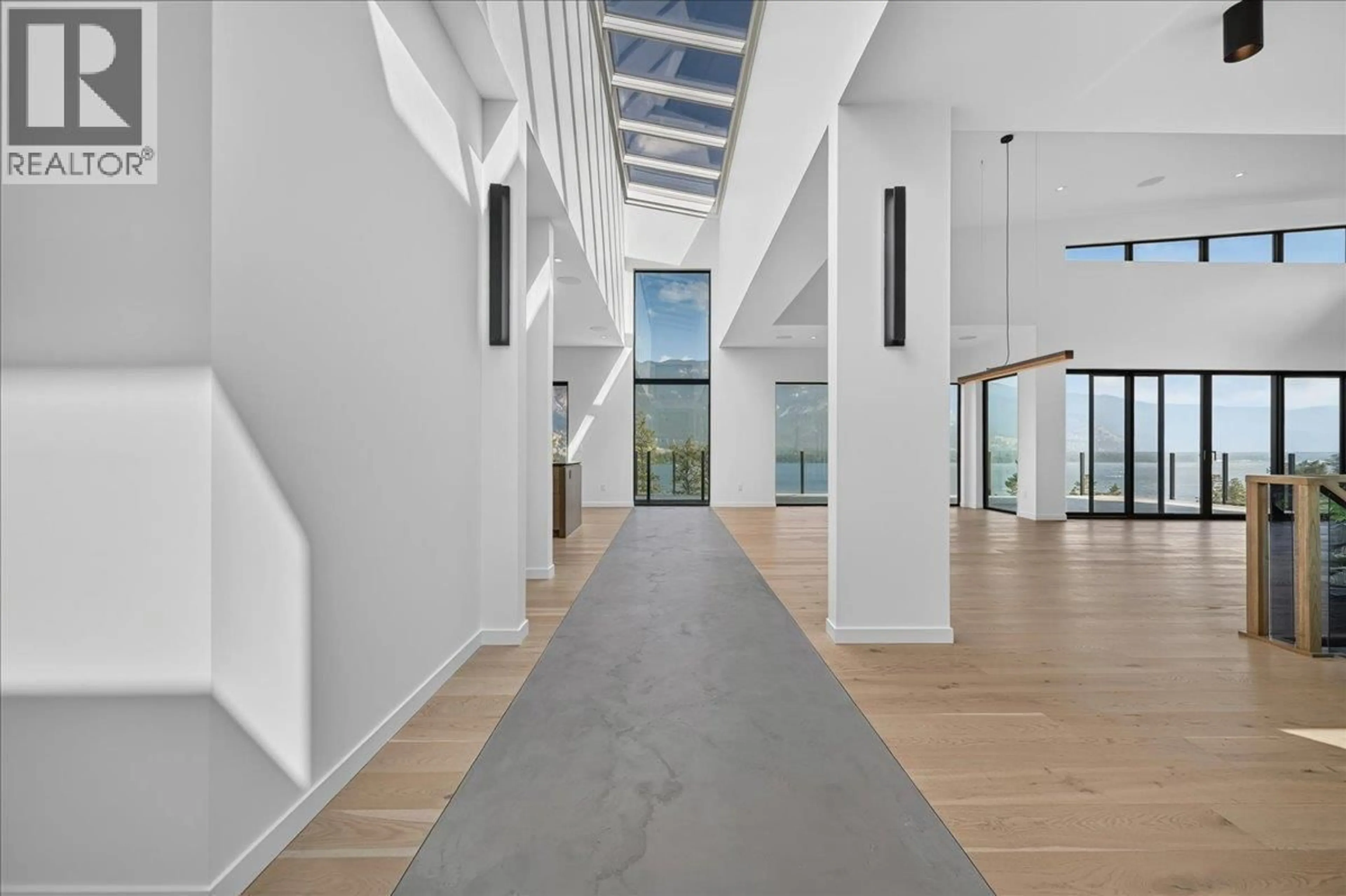 Indoor foyer for 4 - 6200 COLUMBIA LAKE ROAD, Columbia Lake British Columbia V0B1L2