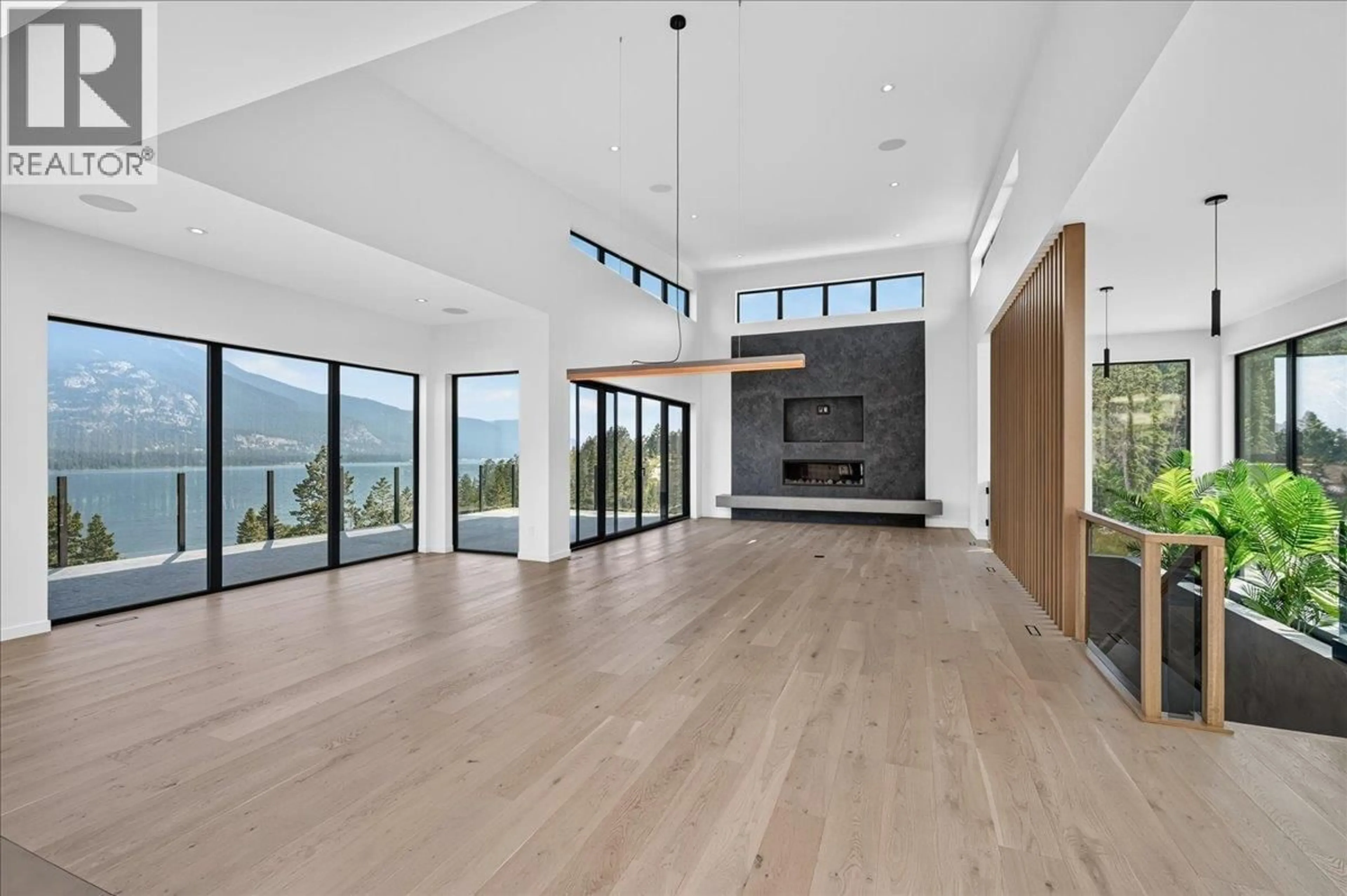Indoor foyer for 4 - 6200 COLUMBIA LAKE ROAD, Columbia Lake British Columbia V0B1L2