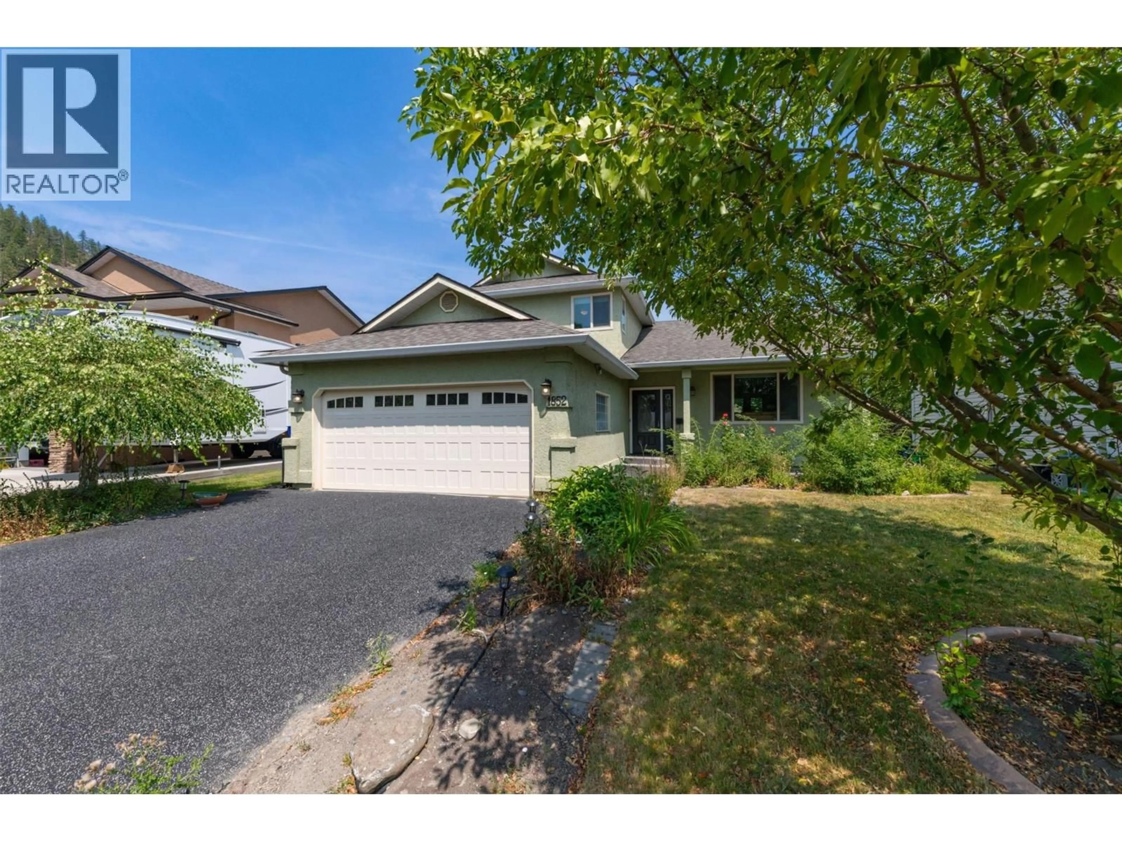 Home with vinyl exterior material, street for 1852 CROSSGLEN COURT, Kelowna British Columbia V1V1S4