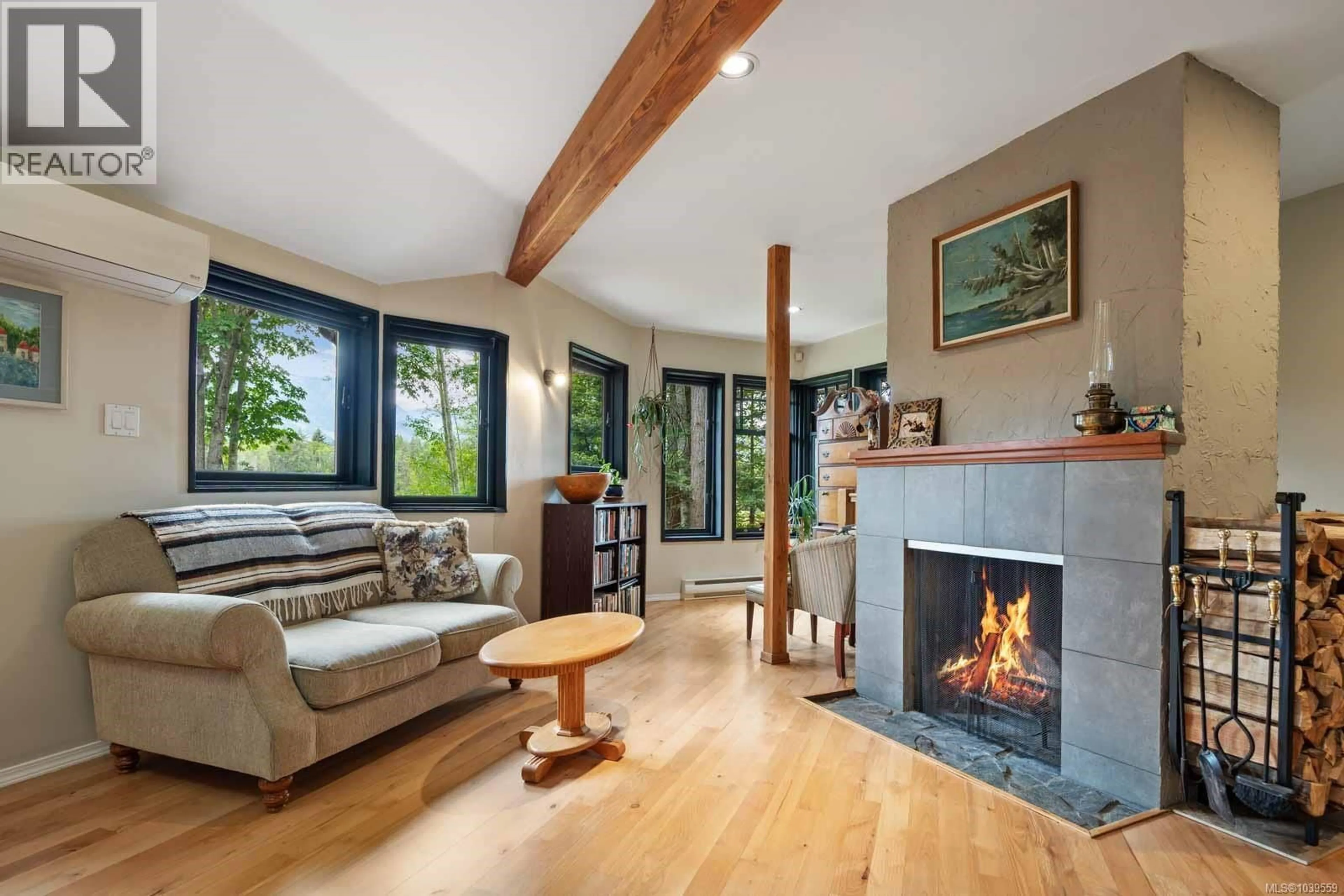 Living room with furniture, wood/laminate floor for 7727 TOZER ROAD, Fanny Bay British Columbia V0R1W0