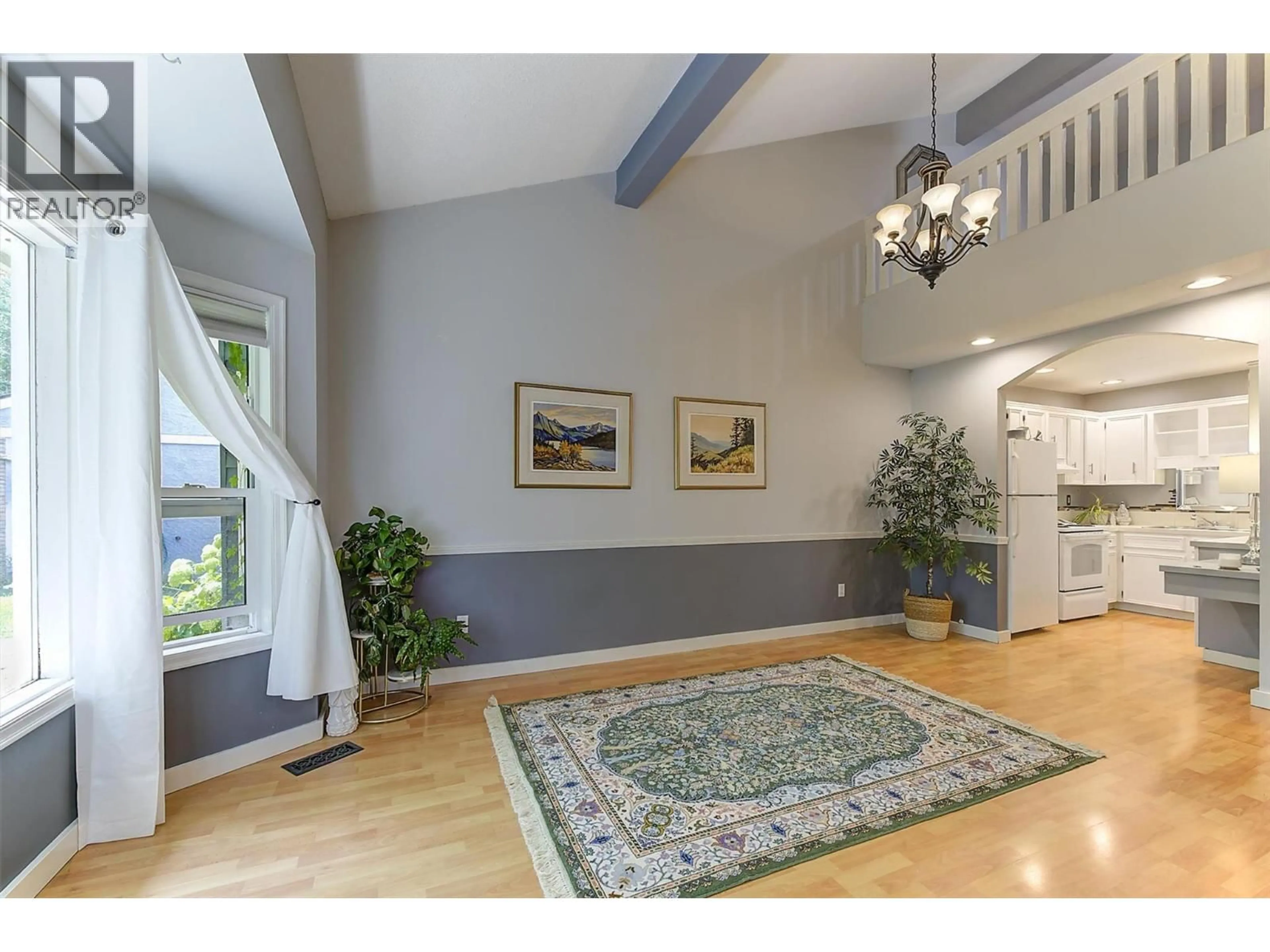 Indoor foyer for 404 - 3155 GORDON DRIVE, Kelowna British Columbia V1W3N6