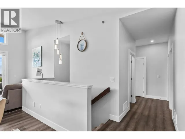 2562 CROWN CREST DRIVE, West Kelowna 3