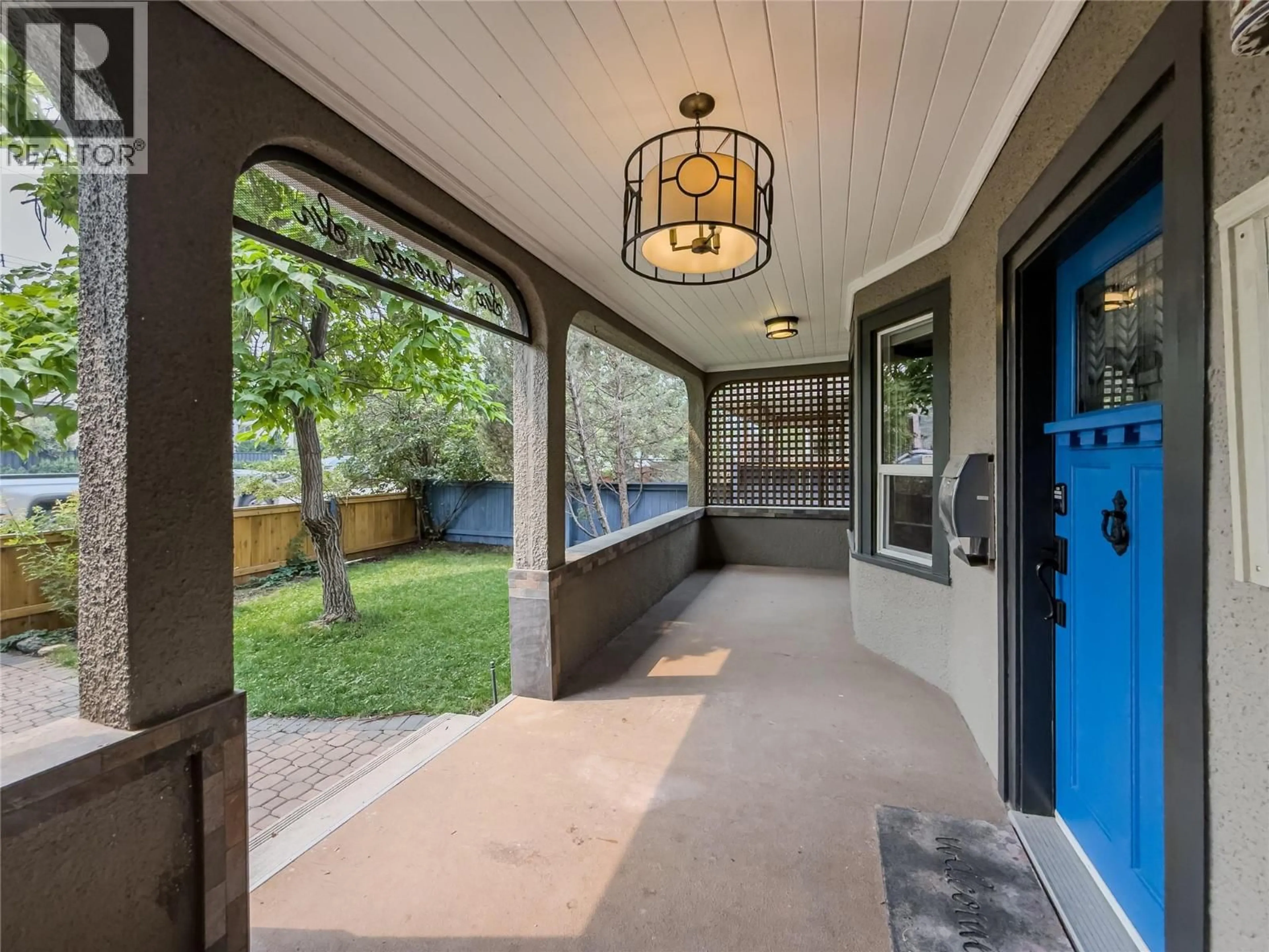 Indoor entryway for 676 BATTLE STREET, Kamloops British Columbia V2C2M3