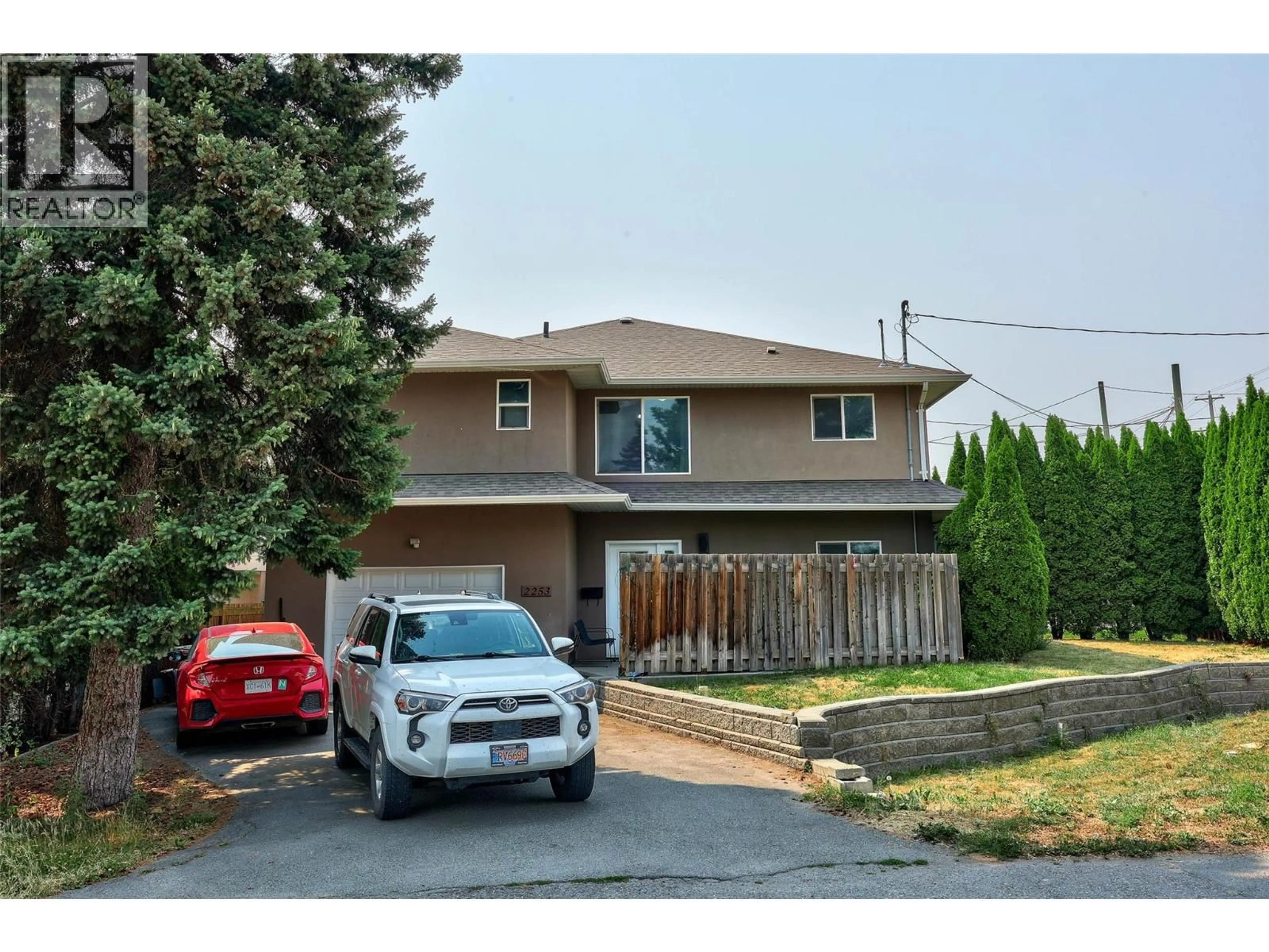 A pic from outside/outdoor area/front of a property/back of a property/a pic from drone, street for 2253 PARK DRIVE, Kamloops British Columbia V2C4P7