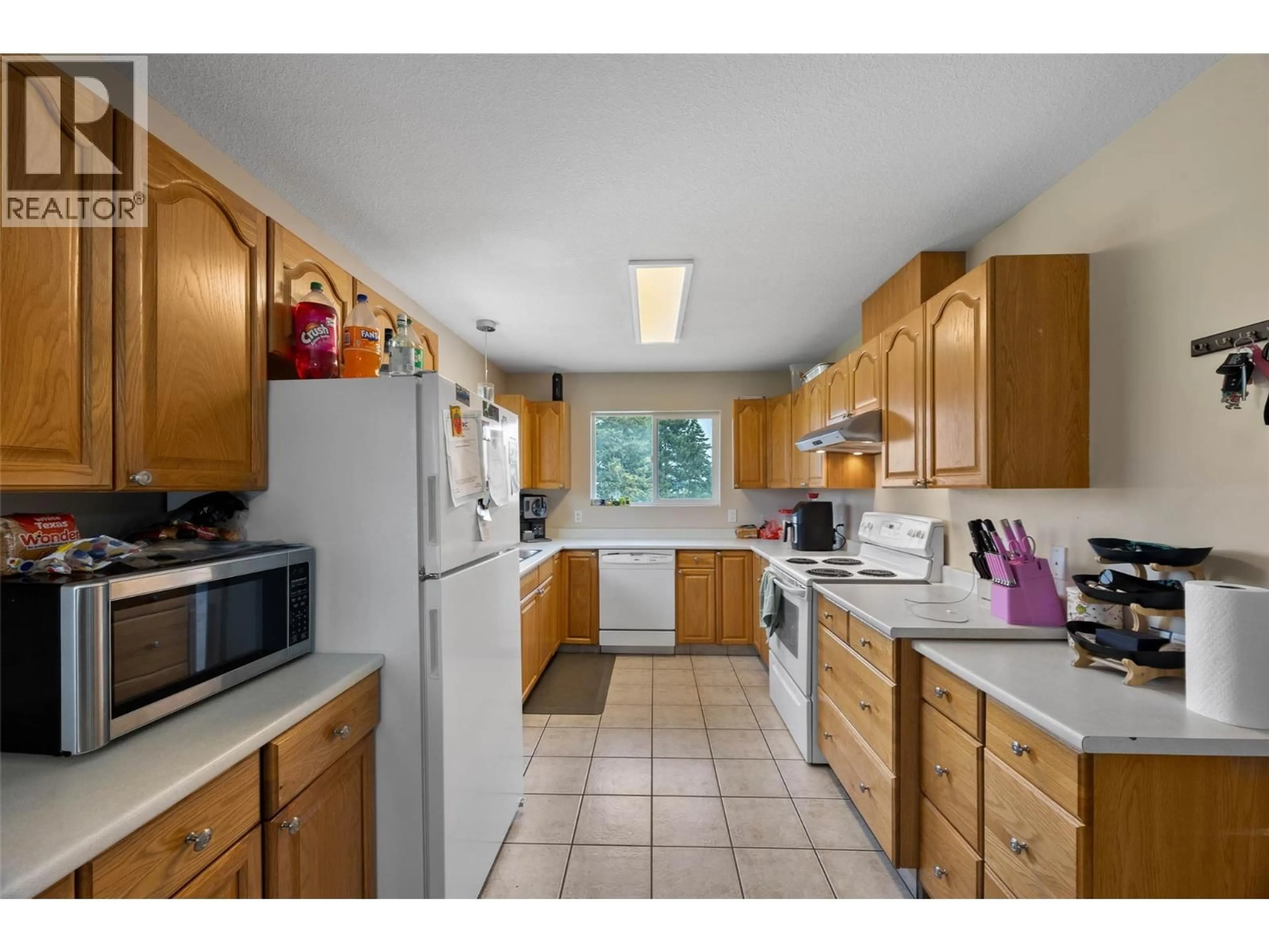 Standard kitchen, unknown for 2253 PARK DRIVE, Kamloops British Columbia V2C4P7
