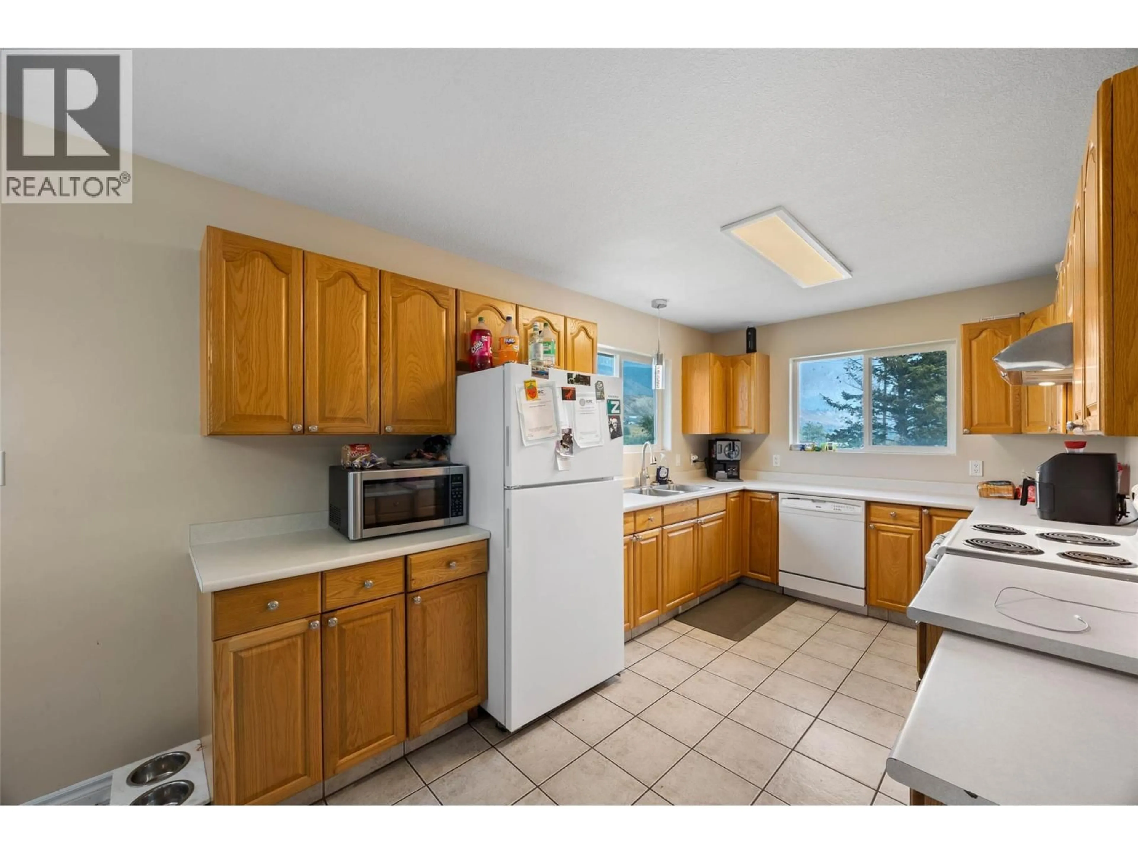 Standard kitchen, ceramic/tile floor for 2253 PARK DRIVE, Kamloops British Columbia V2C4P7