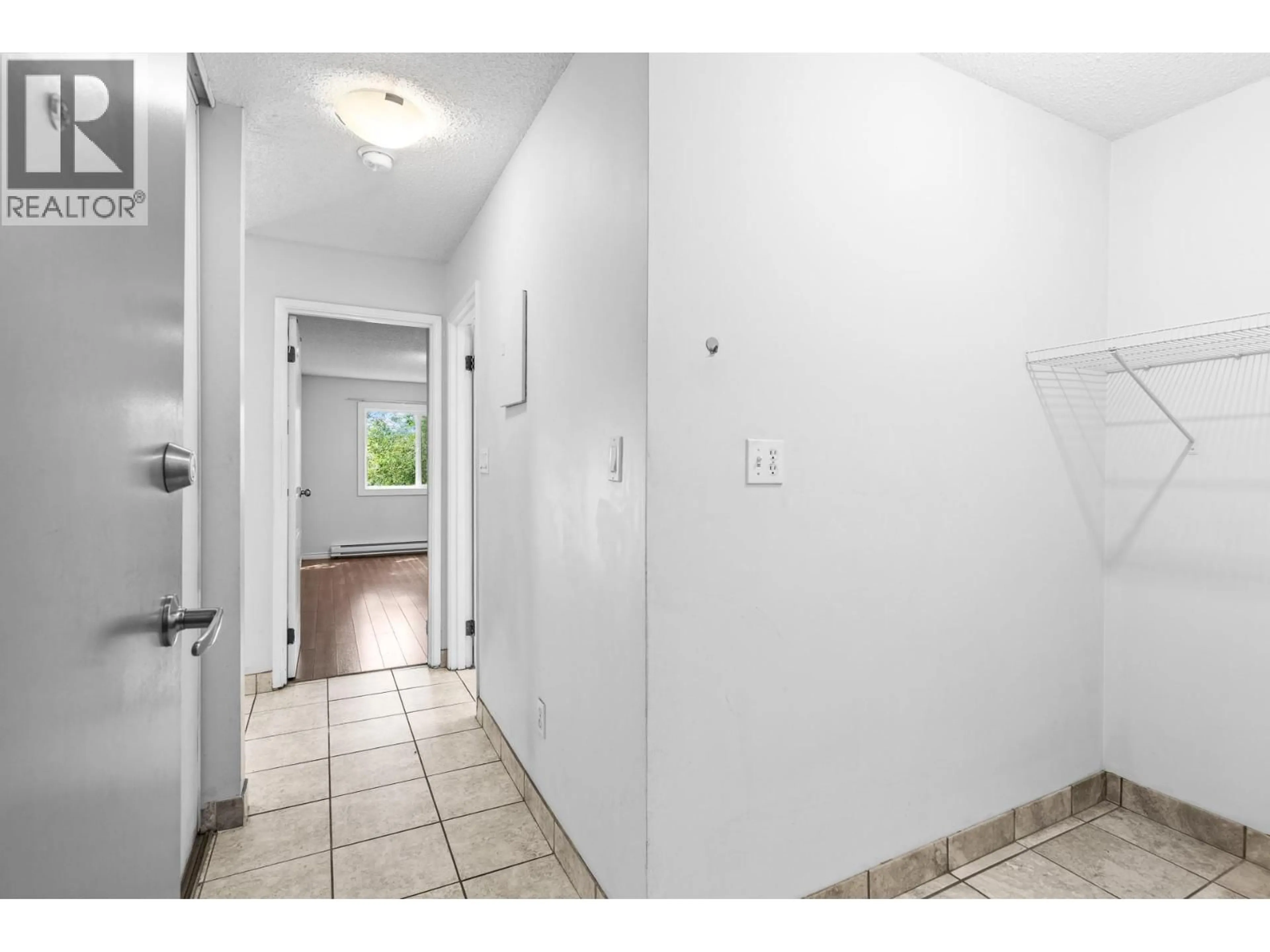 Indoor entryway for 307 - 395 FRANKLYN ROAD, Kelowna British Columbia V1X5X8