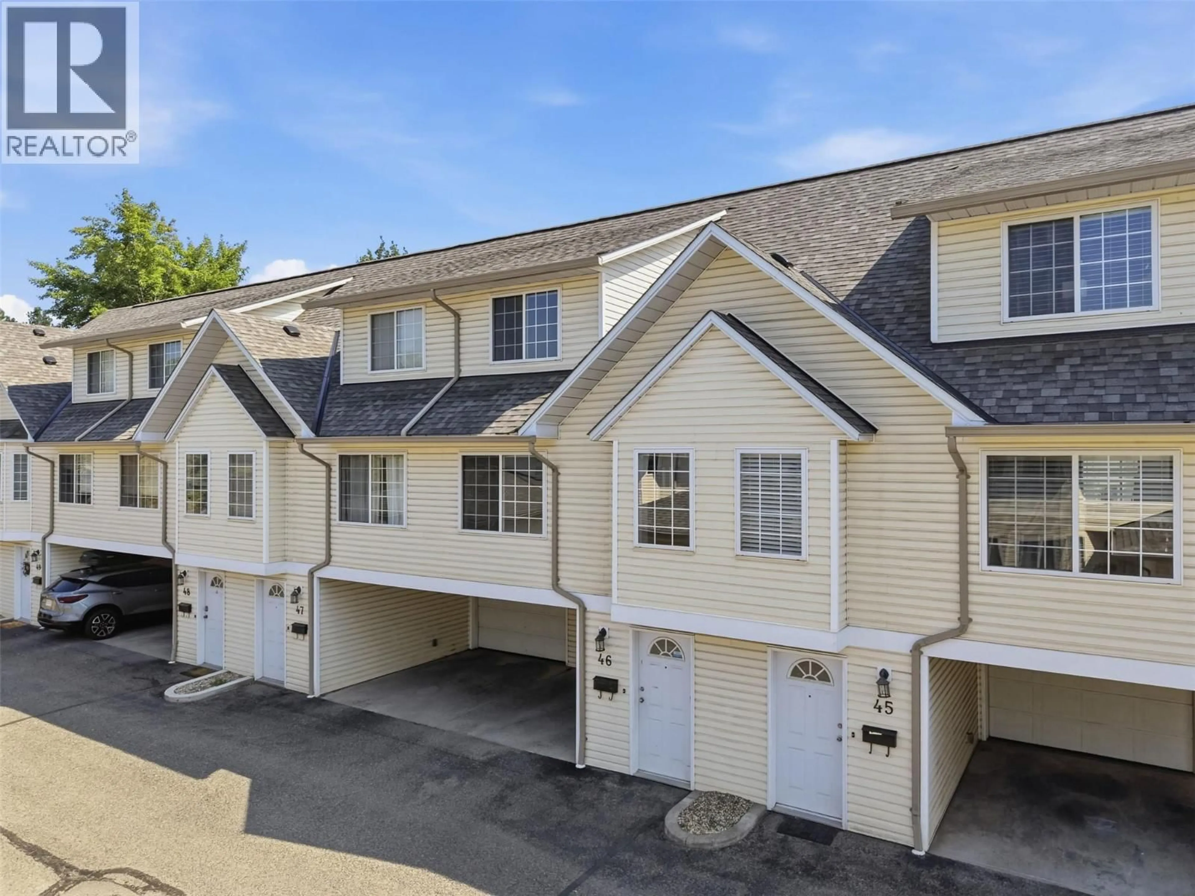 A pic from outside/outdoor area/front of a property/back of a property/a pic from drone, street for 46 - 2020 ROBSON DRIVE, Kamloops British Columbia V2E2N2
