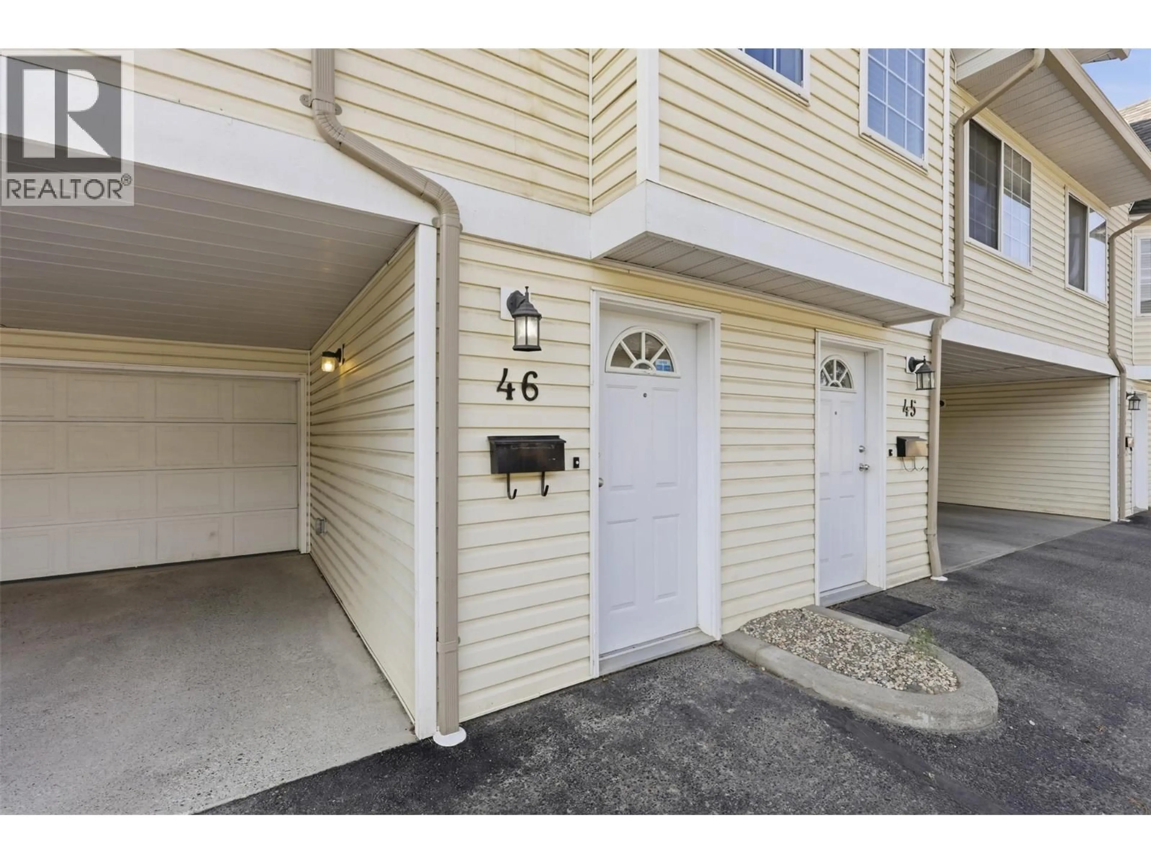 Indoor garage for 46 - 2020 ROBSON DRIVE, Kamloops British Columbia V2E2N2