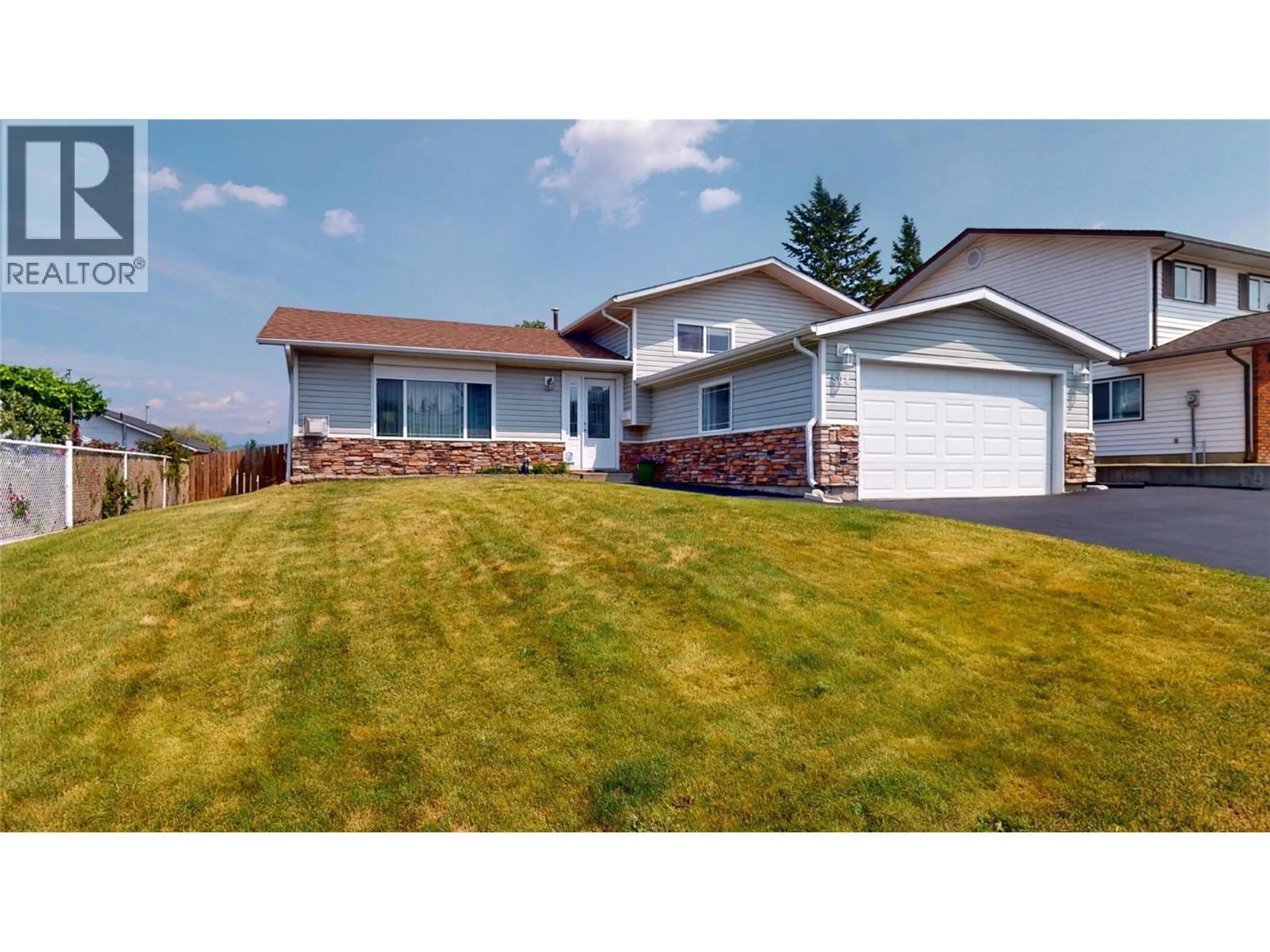 Home with vinyl exterior material, unknown for 504 16TH STREET SOUTH, Cranbrook British Columbia V1C6H5