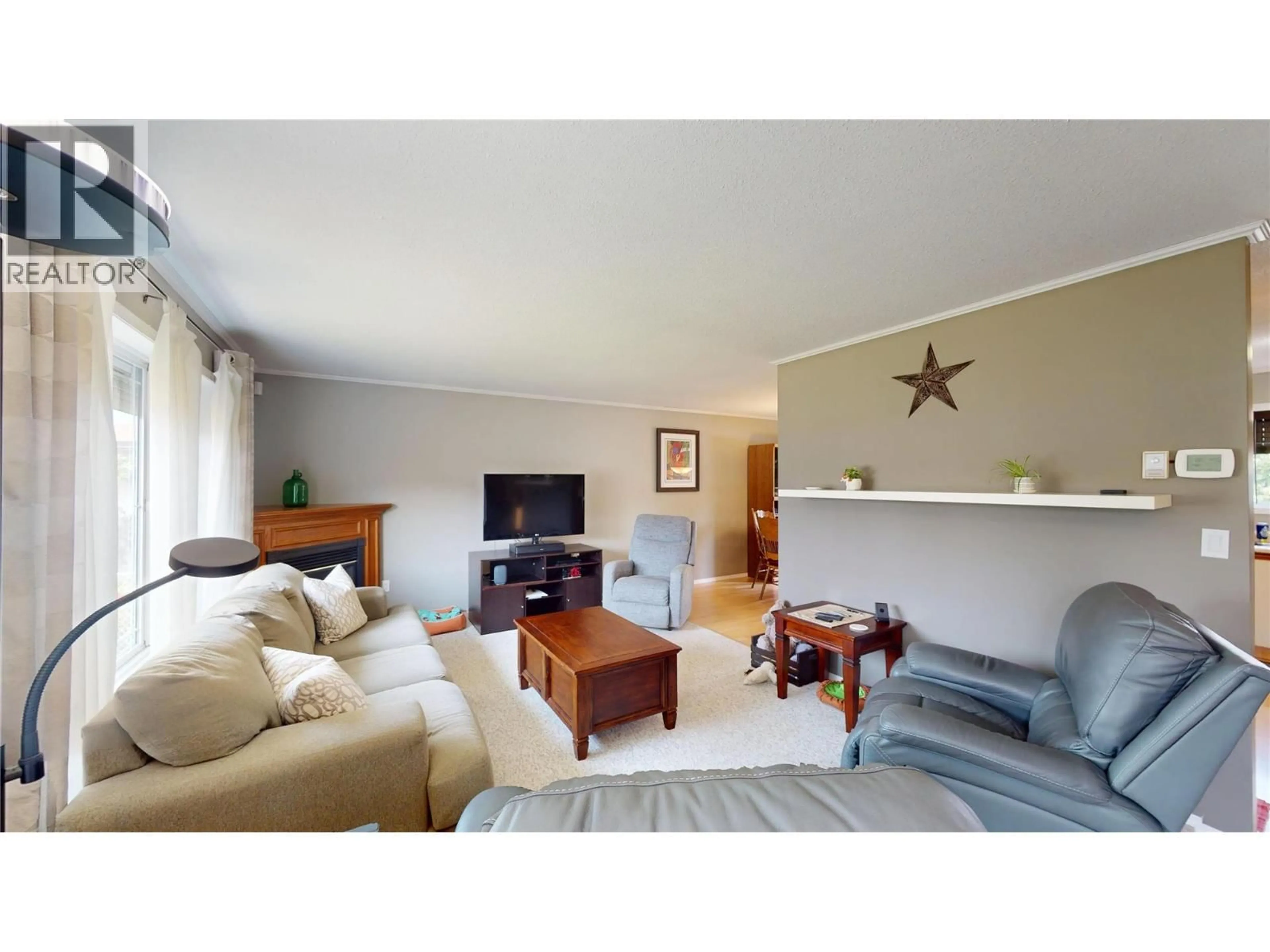 Living room with furniture, unknown for 504 16TH STREET SOUTH, Cranbrook British Columbia V1C6H5